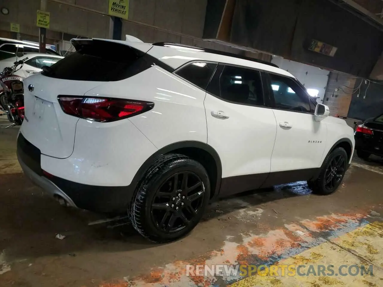 3 Фотография поврежденного автомобиля 3GNKBHRS6LS560969 CHEVROLET BLAZER 2020