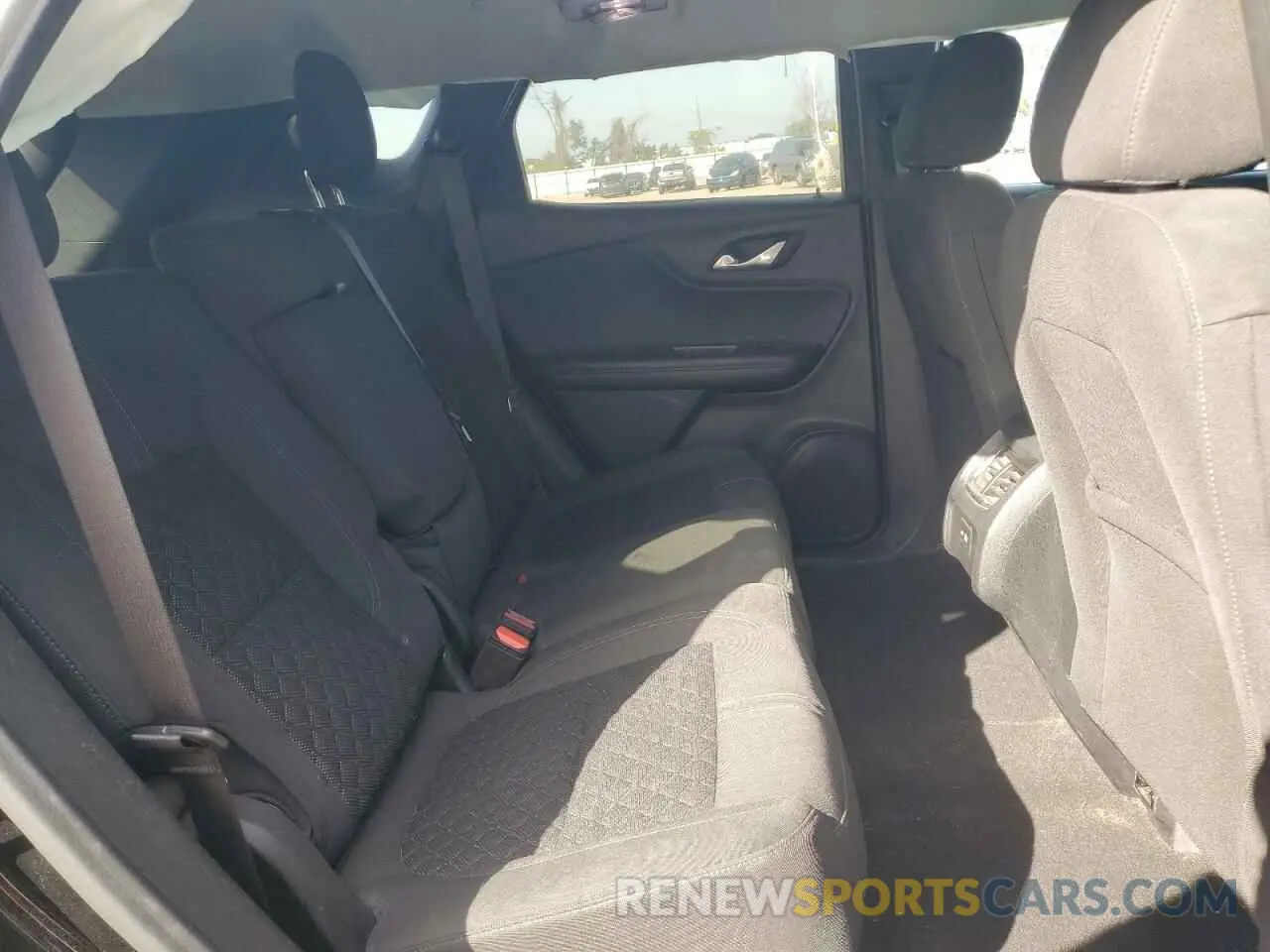 11 Photograph of a damaged car 3GNKBHRS6LS681503 CHEVROLET BLAZER 2020