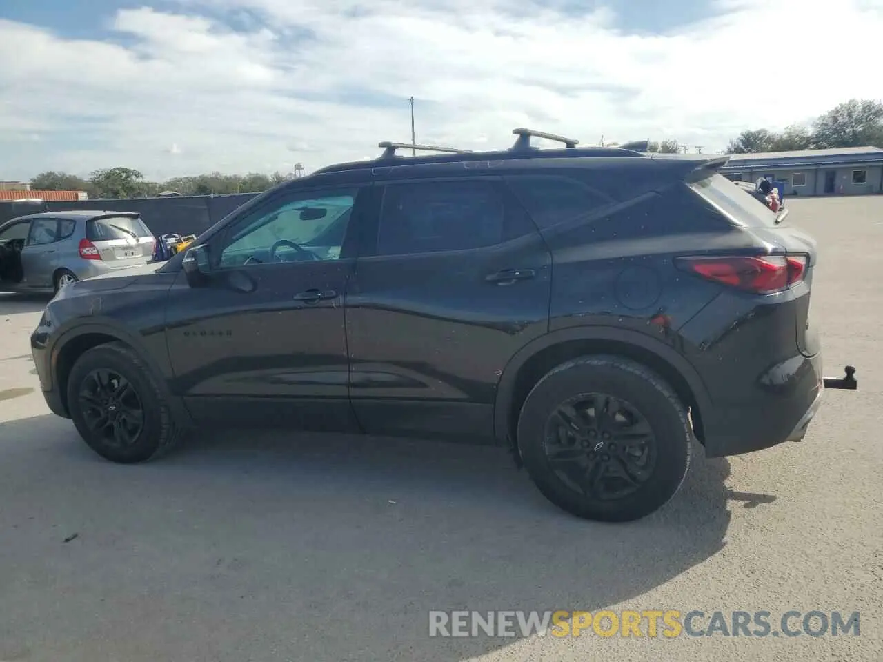2 Photograph of a damaged car 3GNKBHRS6LS681503 CHEVROLET BLAZER 2020