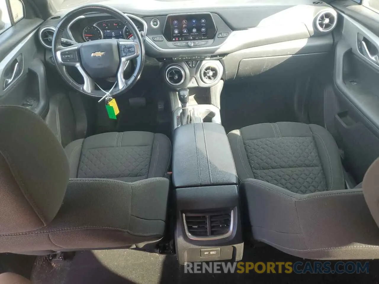 8 Photograph of a damaged car 3GNKBHRS6LS681503 CHEVROLET BLAZER 2020