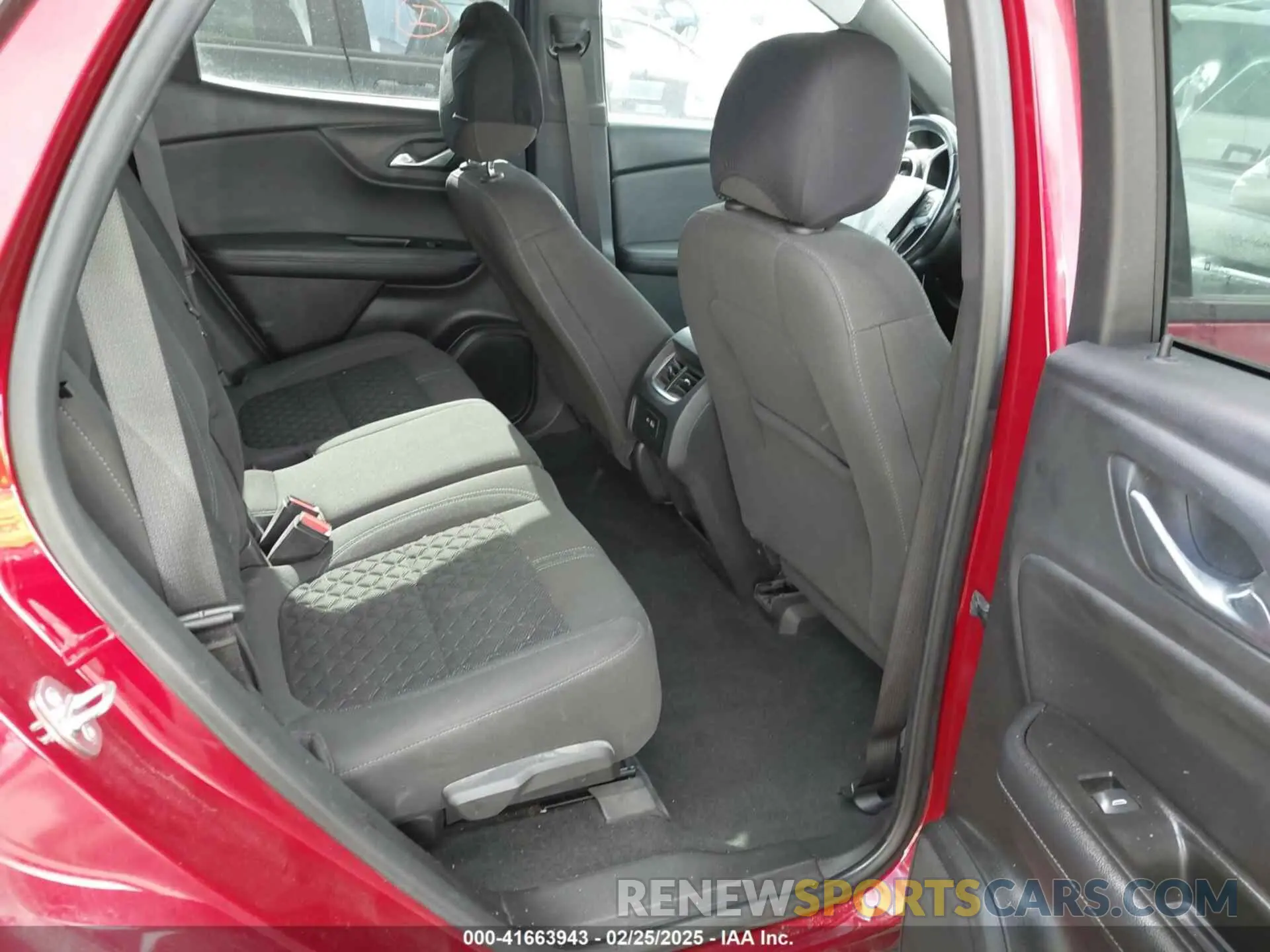 8 Photograph of a damaged car 3GNKBHRSXLS618131 CHEVROLET BLAZER 2020