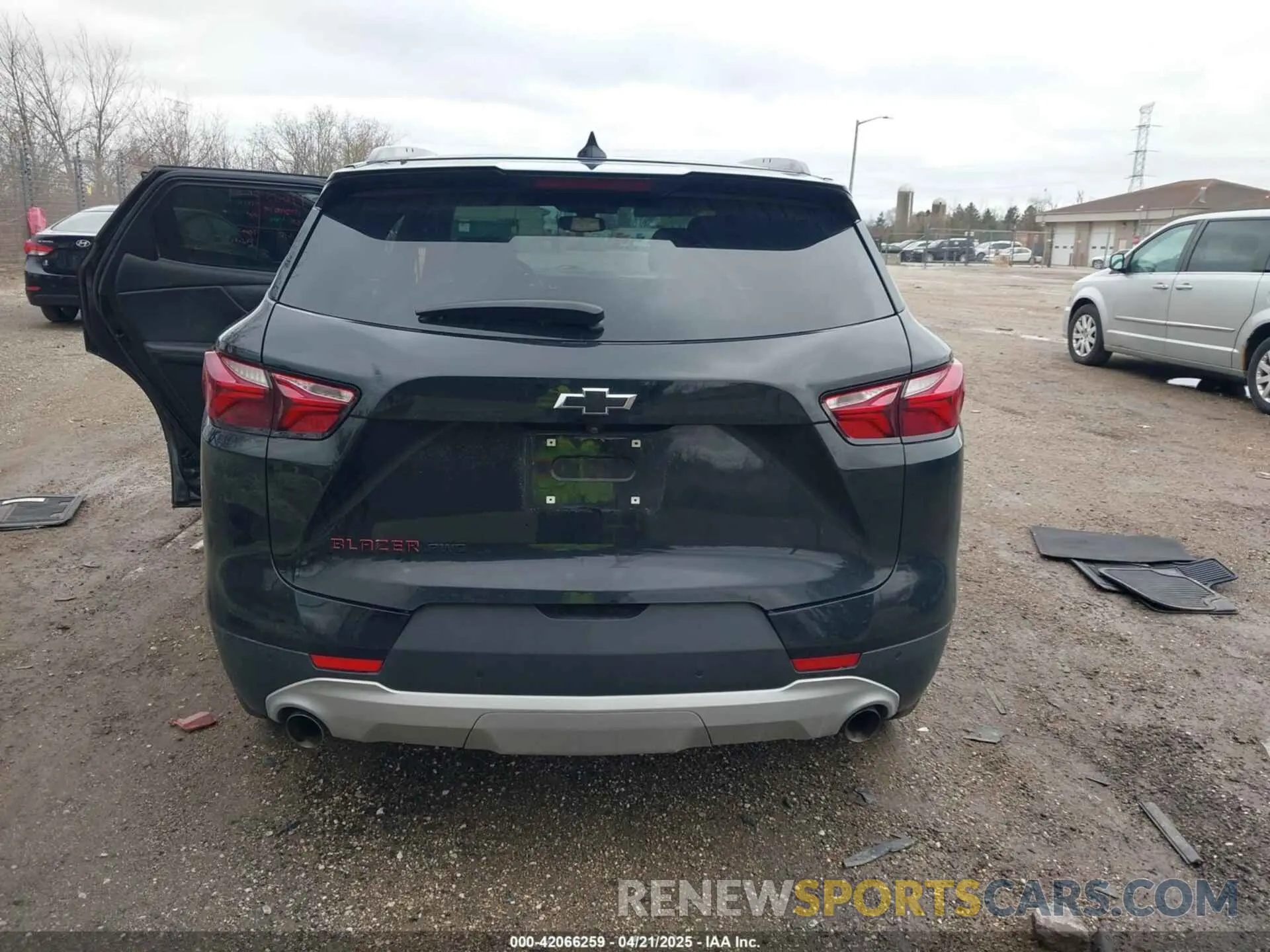 17 Фотография поврежденного автомобиля 3GNKBJR40LS699424 CHEVROLET BLAZER 2020