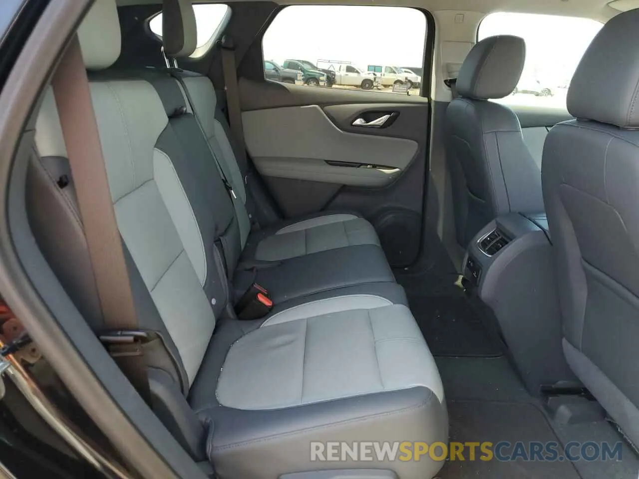 11 Photograph of a damaged car 3GNKBJRS1LS587827 CHEVROLET BLAZER 2020