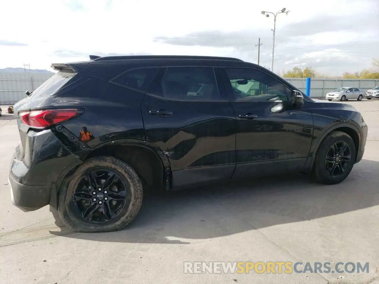 3 Photograph of a damaged car 3GNKBJRS9LS685617 CHEVROLET BLAZER 2020