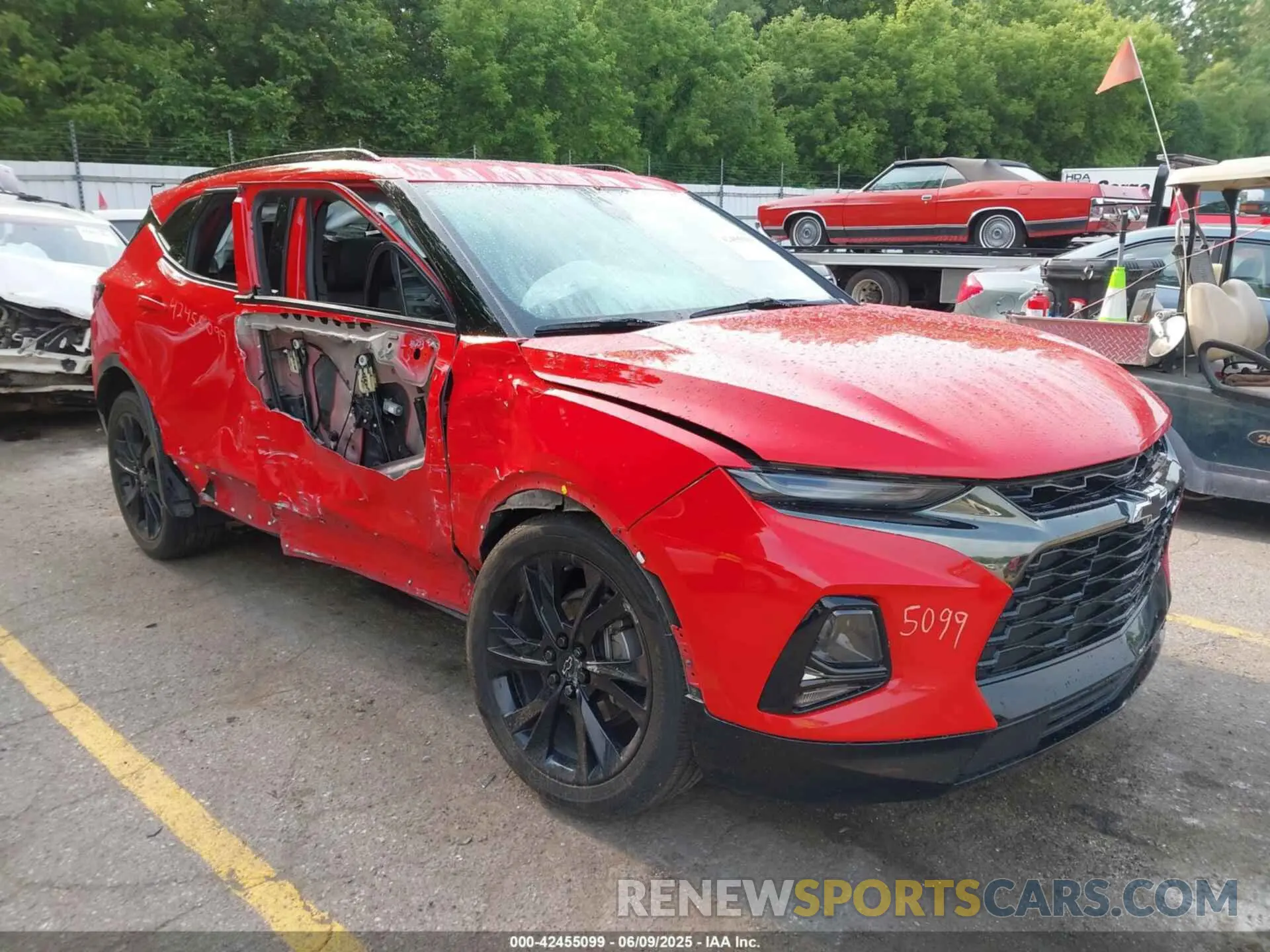 1 Photograph of a damaged car 3GNKBKRS2LS610070 CHEVROLET BLAZER 2020