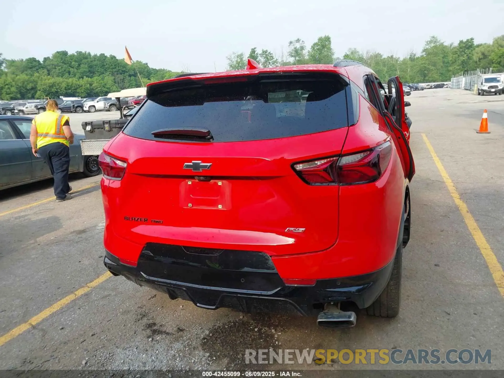 16 Photograph of a damaged car 3GNKBKRS2LS610070 CHEVROLET BLAZER 2020