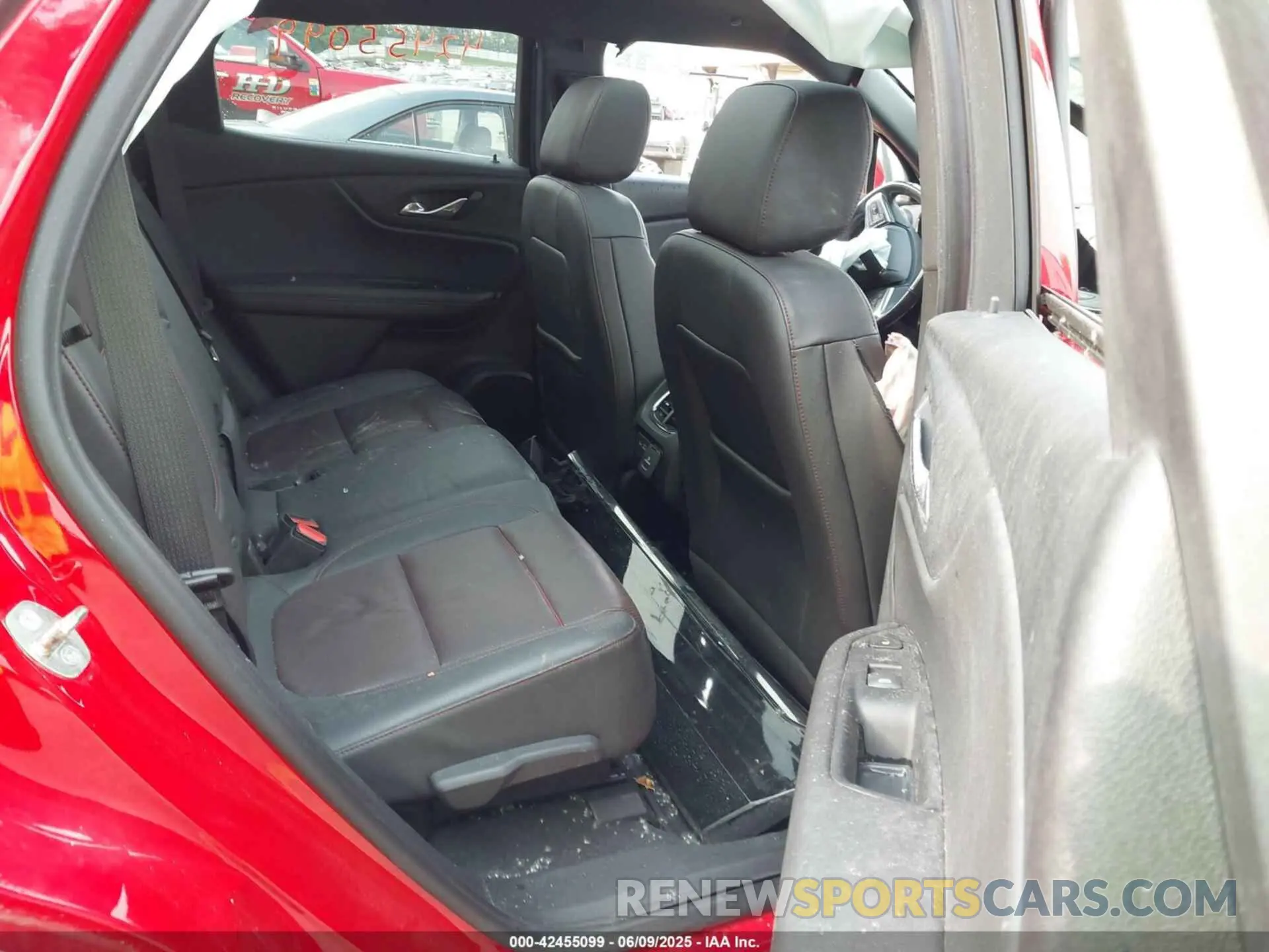 8 Photograph of a damaged car 3GNKBKRS2LS610070 CHEVROLET BLAZER 2020