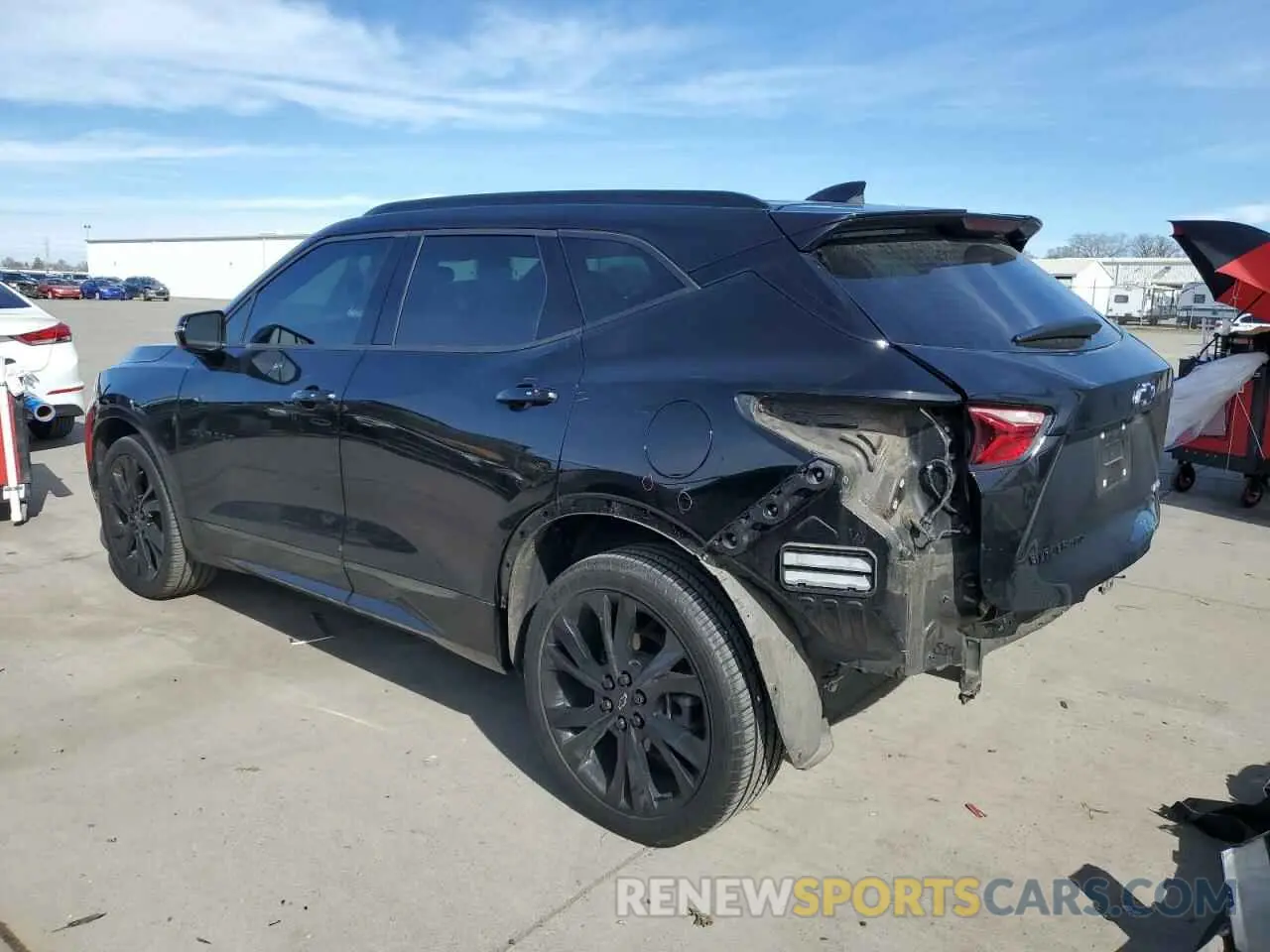 2 Photograph of a damaged car 3GNKBKRS5LS596116 CHEVROLET BLAZER 2020