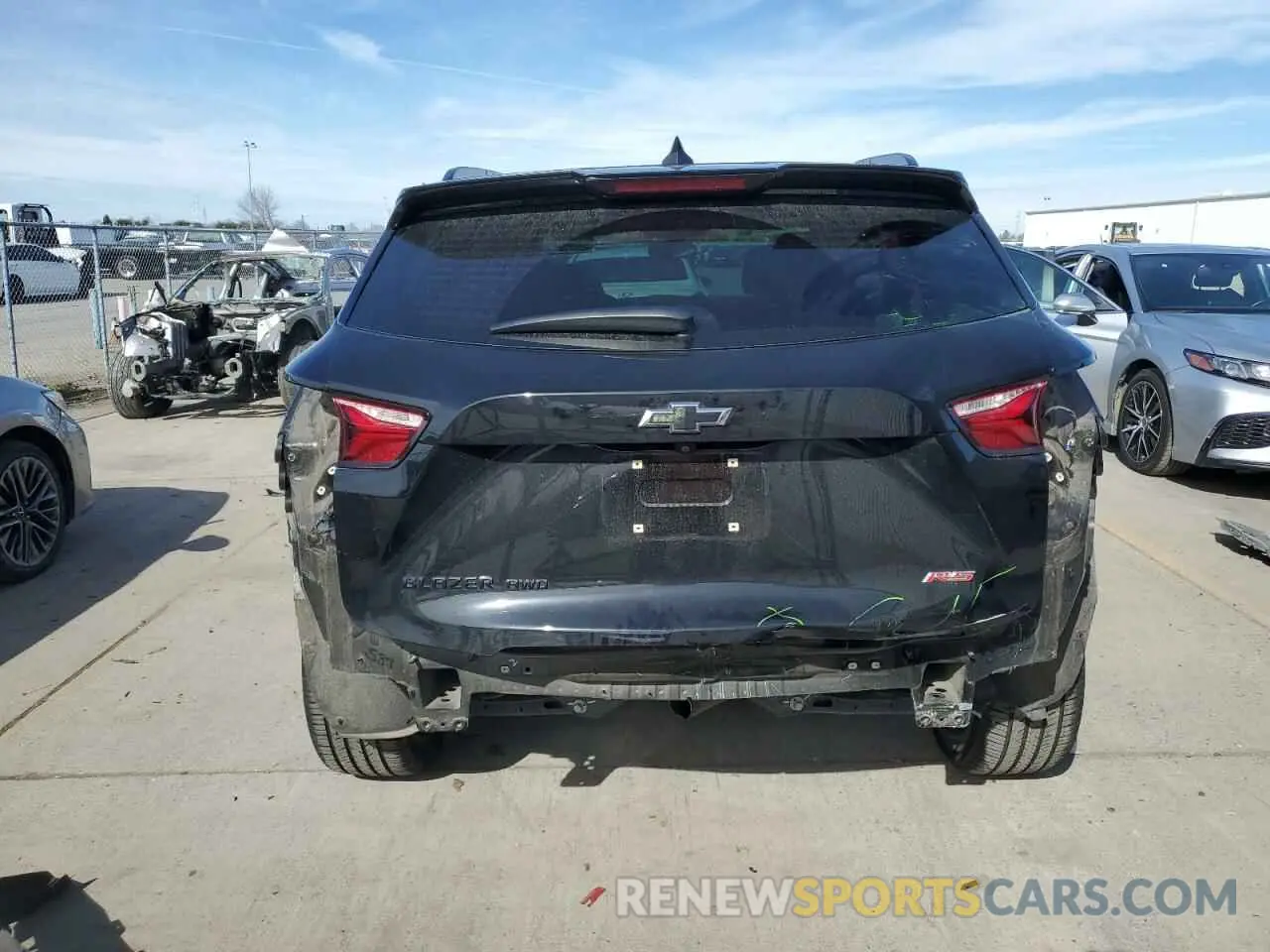 6 Photograph of a damaged car 3GNKBKRS5LS596116 CHEVROLET BLAZER 2020