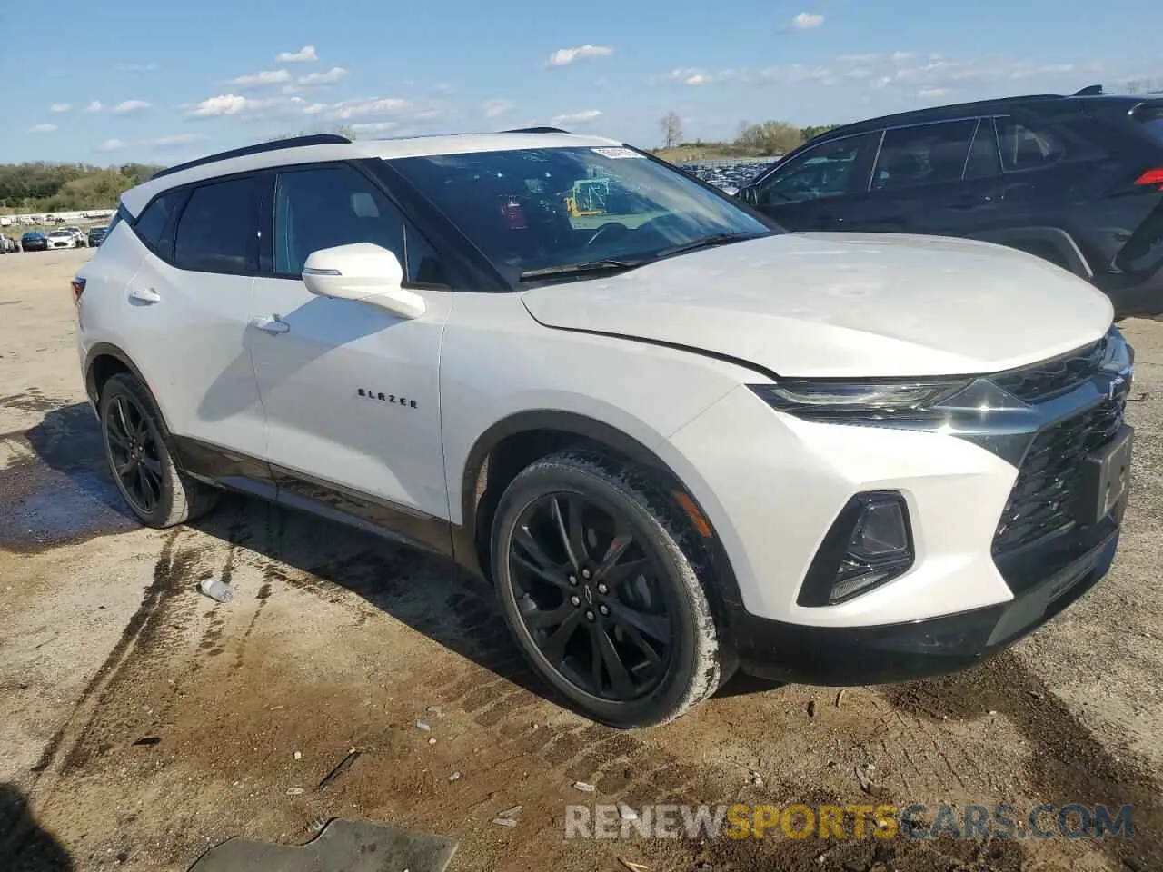 4 Photograph of a damaged car 3GNKBKRS7LS693835 CHEVROLET BLAZER 2020