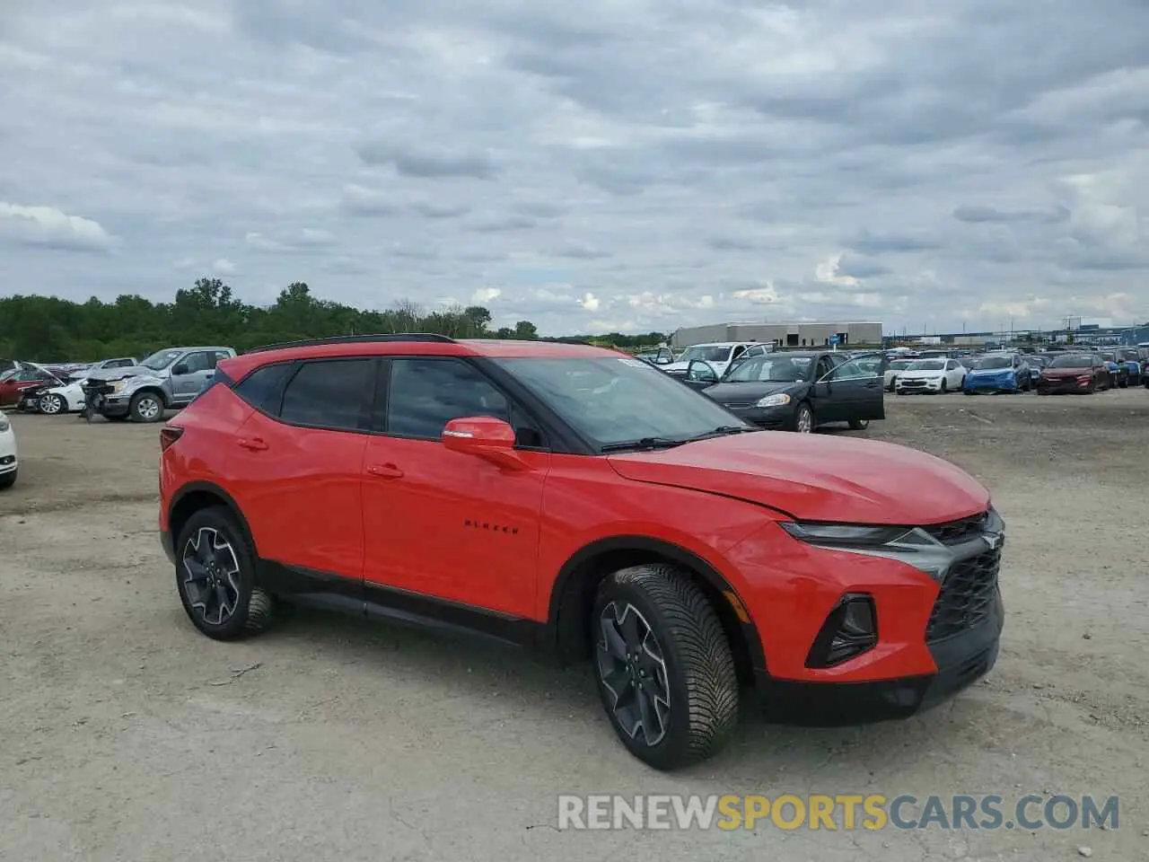 4 Photograph of a damaged car 3GNKBKRS8LS573512 CHEVROLET BLAZER 2020