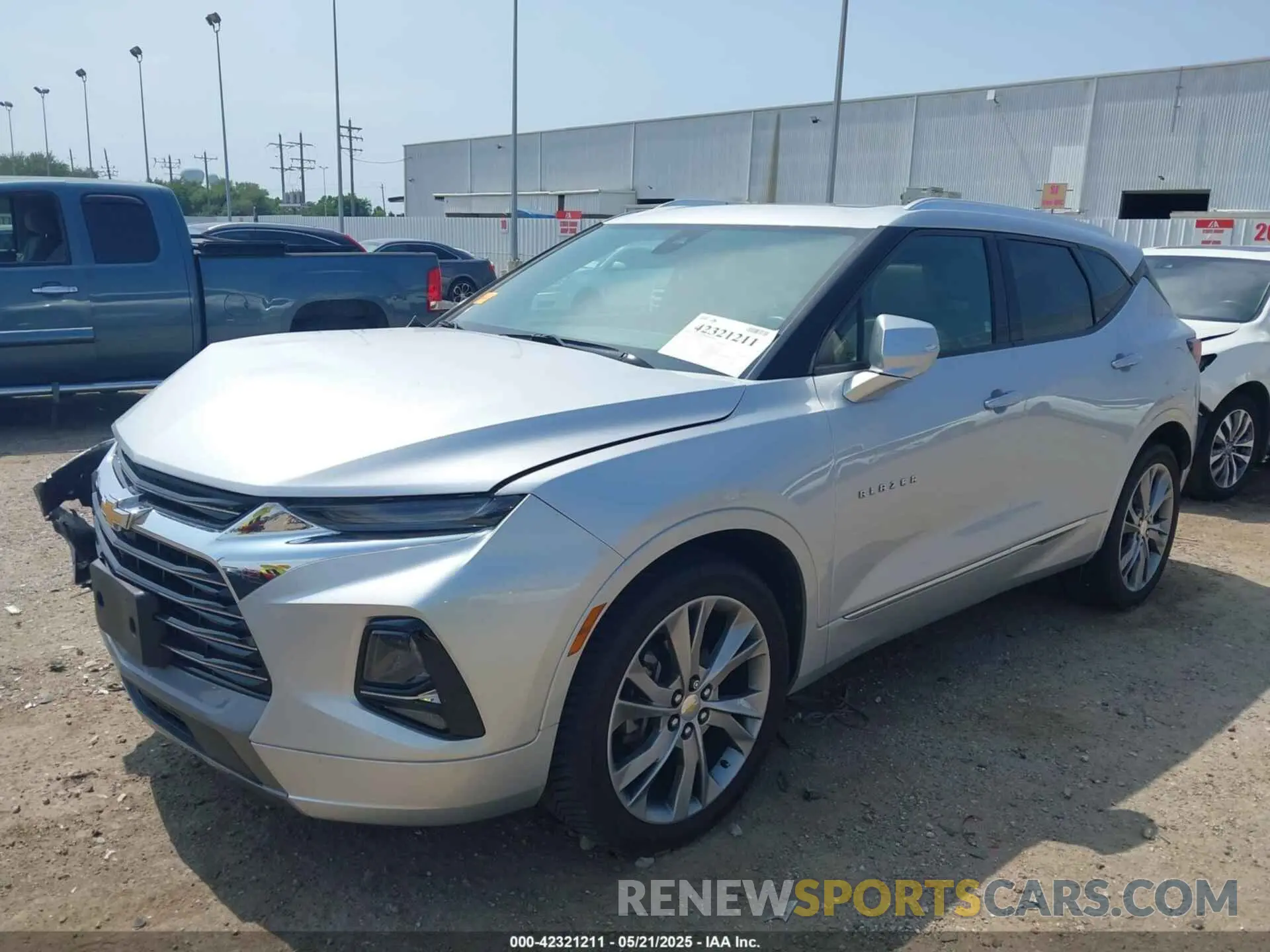 2 Фотография поврежденного автомобиля 3GNKBLRS2LS570188 CHEVROLET BLAZER 2020