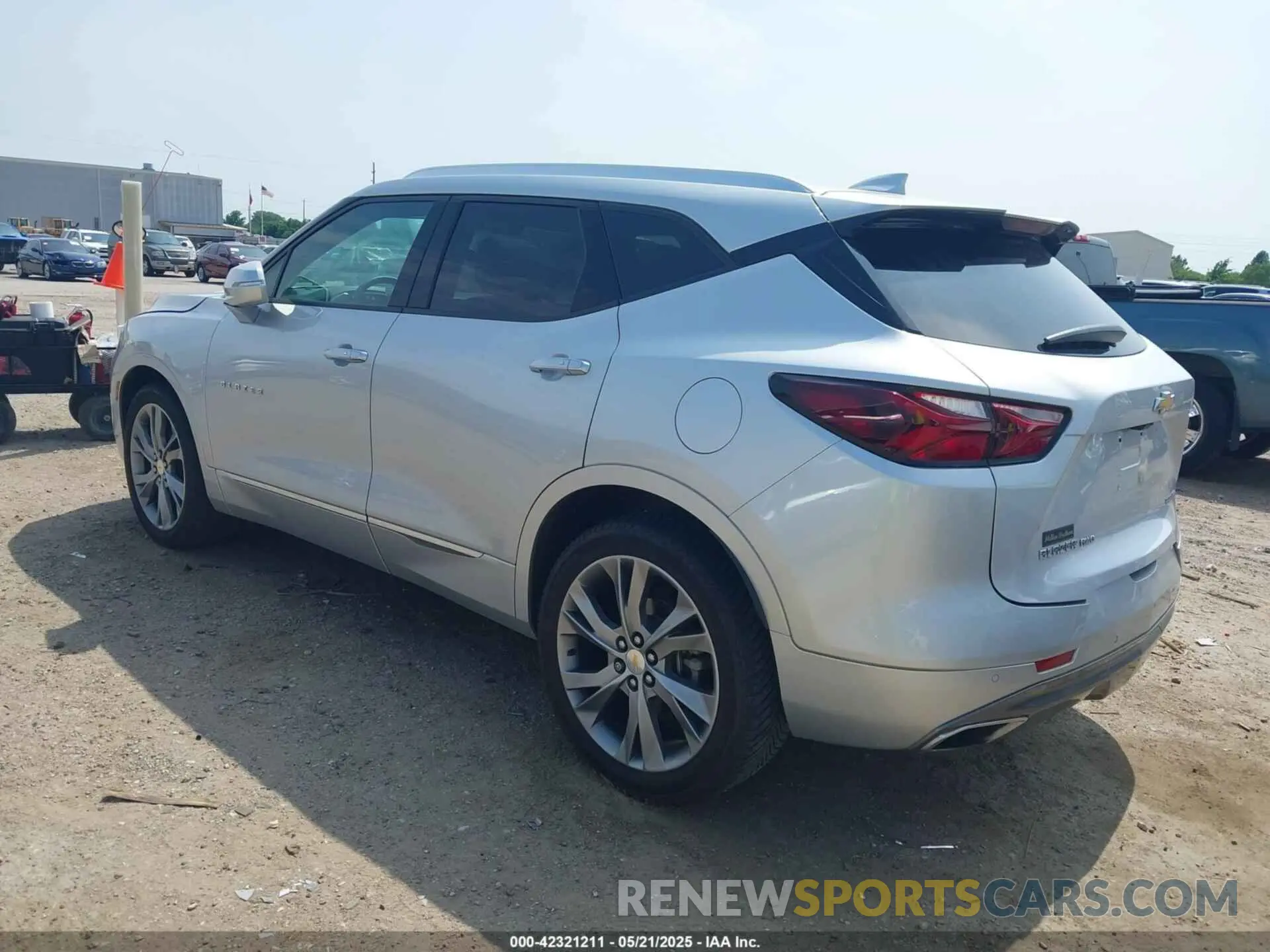 3 Фотография поврежденного автомобиля 3GNKBLRS2LS570188 CHEVROLET BLAZER 2020