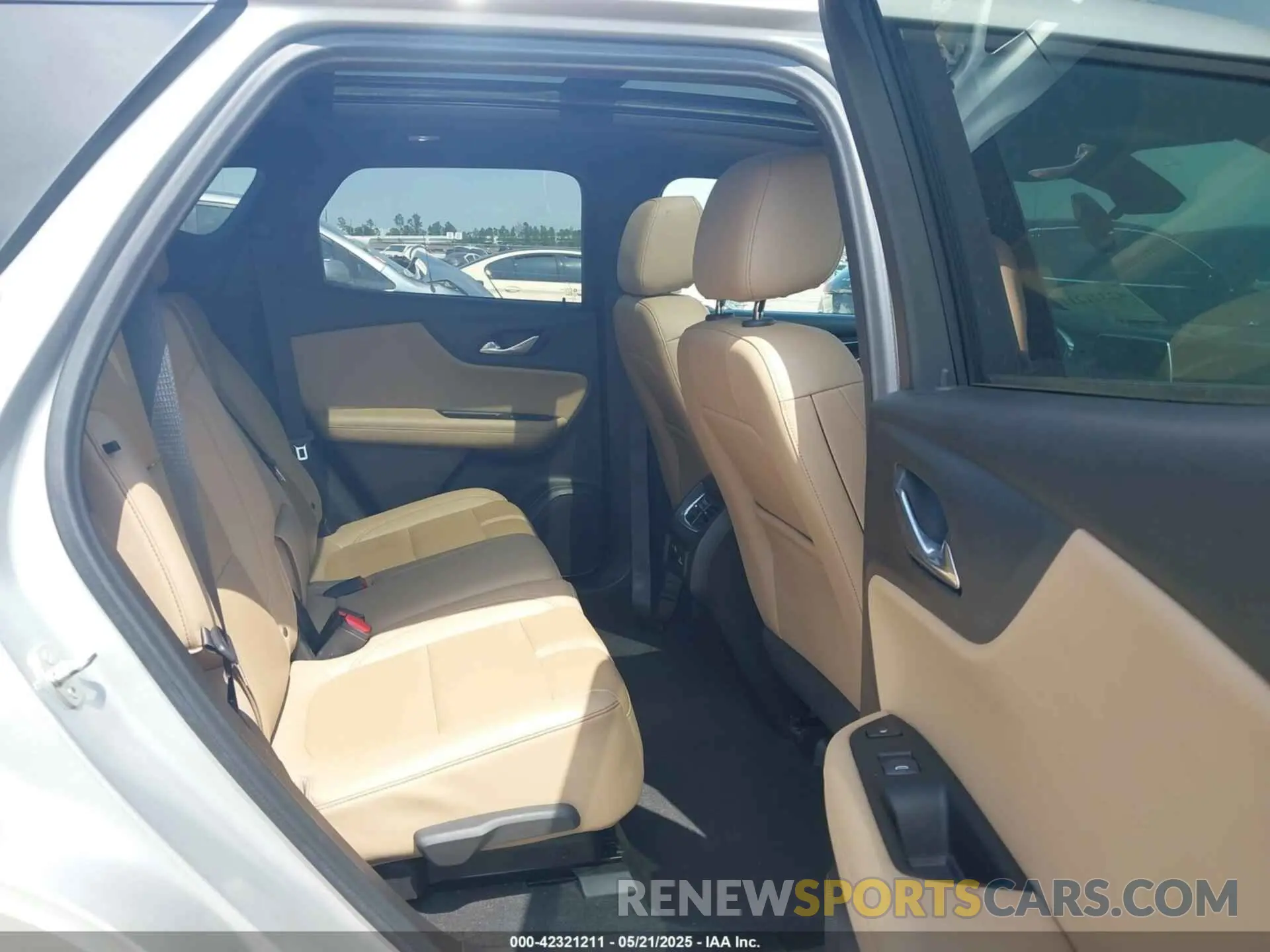 8 Фотография поврежденного автомобиля 3GNKBLRS2LS570188 CHEVROLET BLAZER 2020
