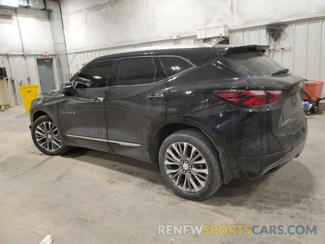 2 Фотография поврежденного автомобиля 3GNKBLRS6LS622082 CHEVROLET BLAZER 2020