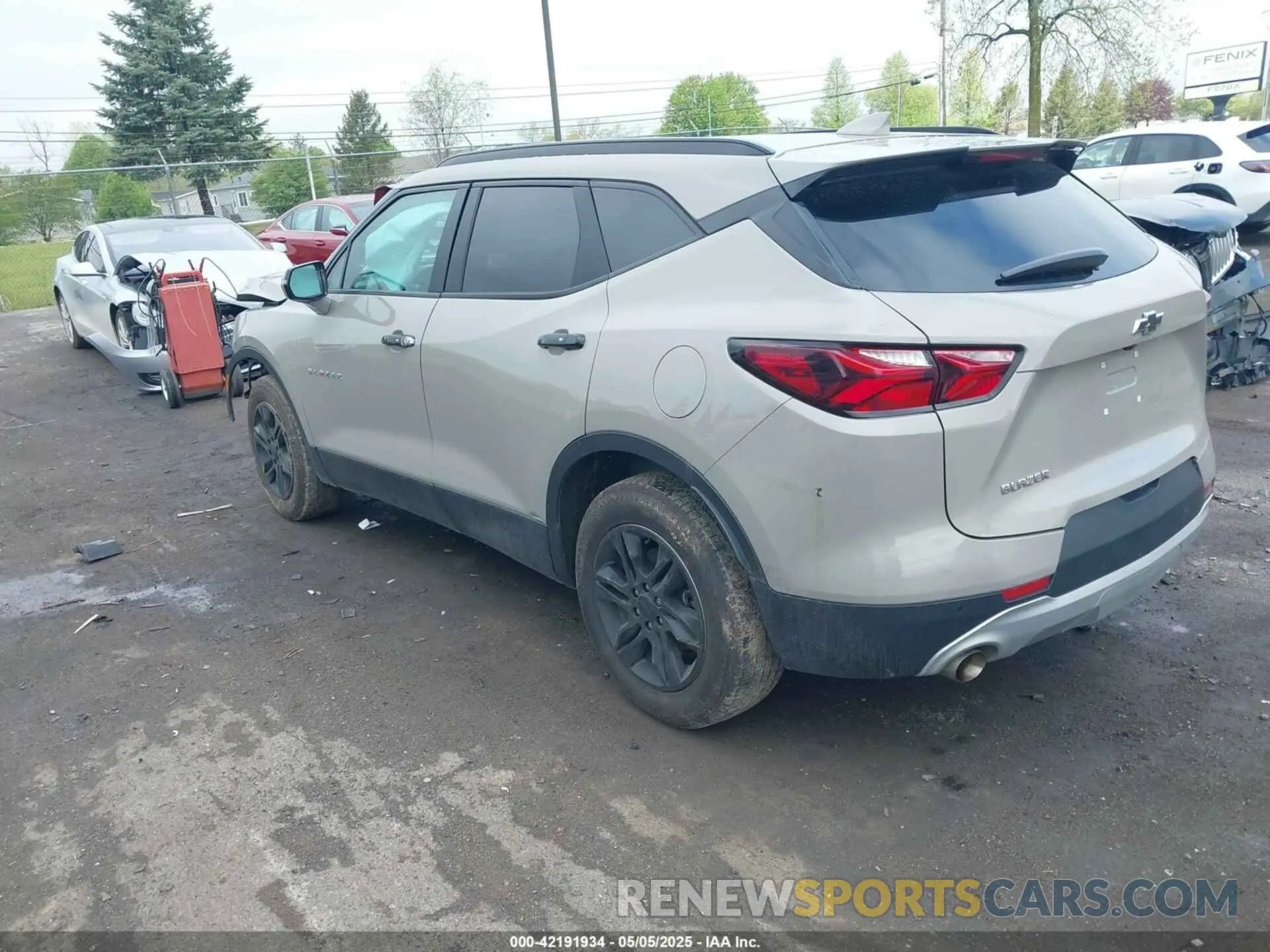 3 Photograph of a damaged car 3GNKBBRA2MS521687 CHEVROLET BLAZER 2021