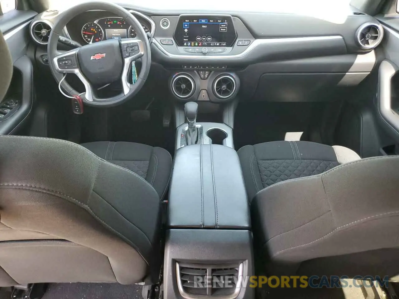 8 Фотография поврежденного автомобиля 3GNKBBRA4MS582832 CHEVROLET BLAZER 2021