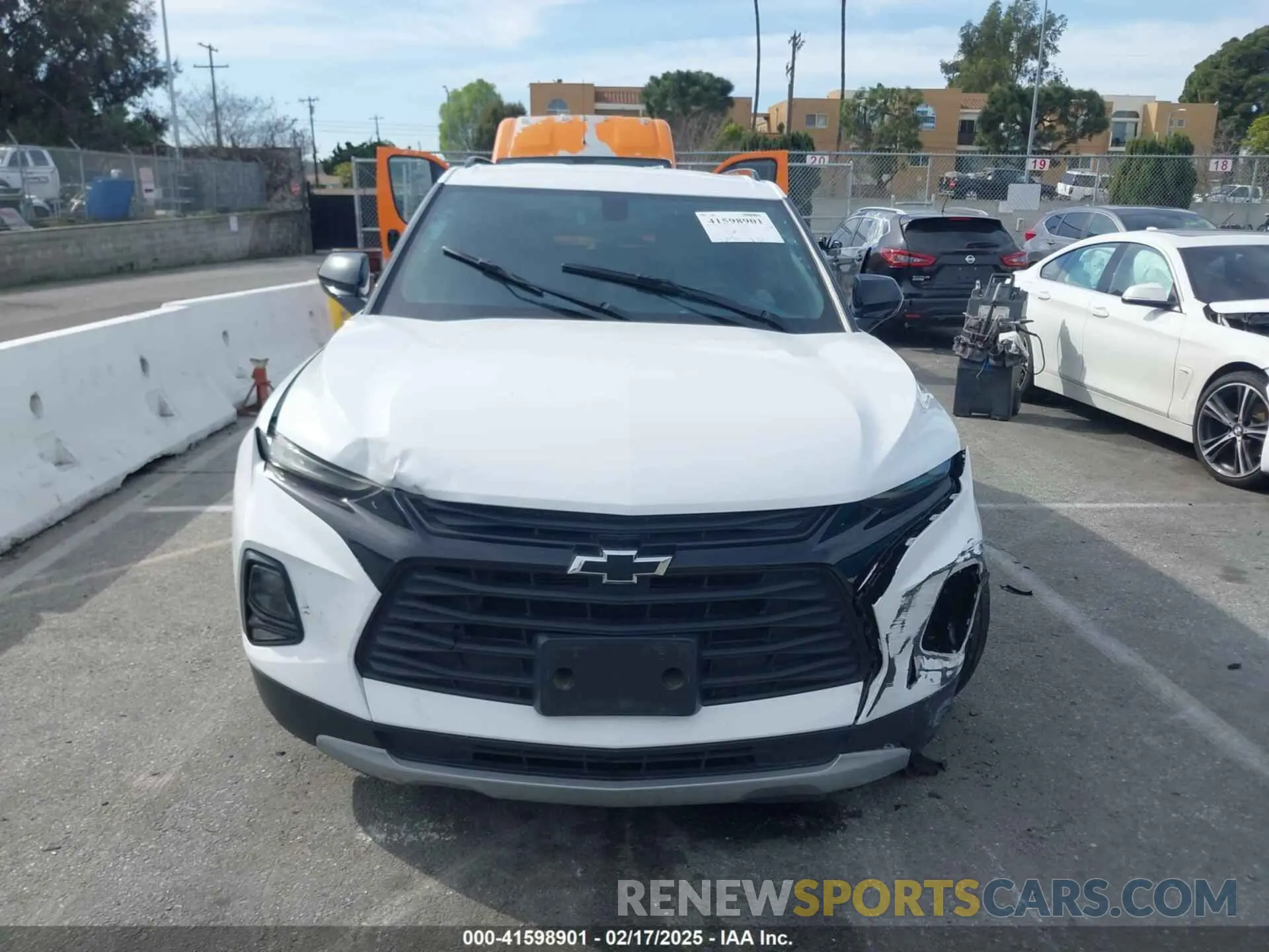 12 Фотография поврежденного автомобиля 3GNKBBRAXMS569647 CHEVROLET BLAZER 2021