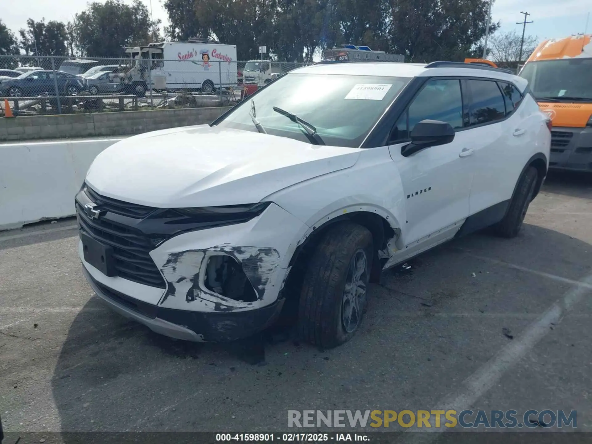 2 Фотография поврежденного автомобиля 3GNKBBRAXMS569647 CHEVROLET BLAZER 2021
