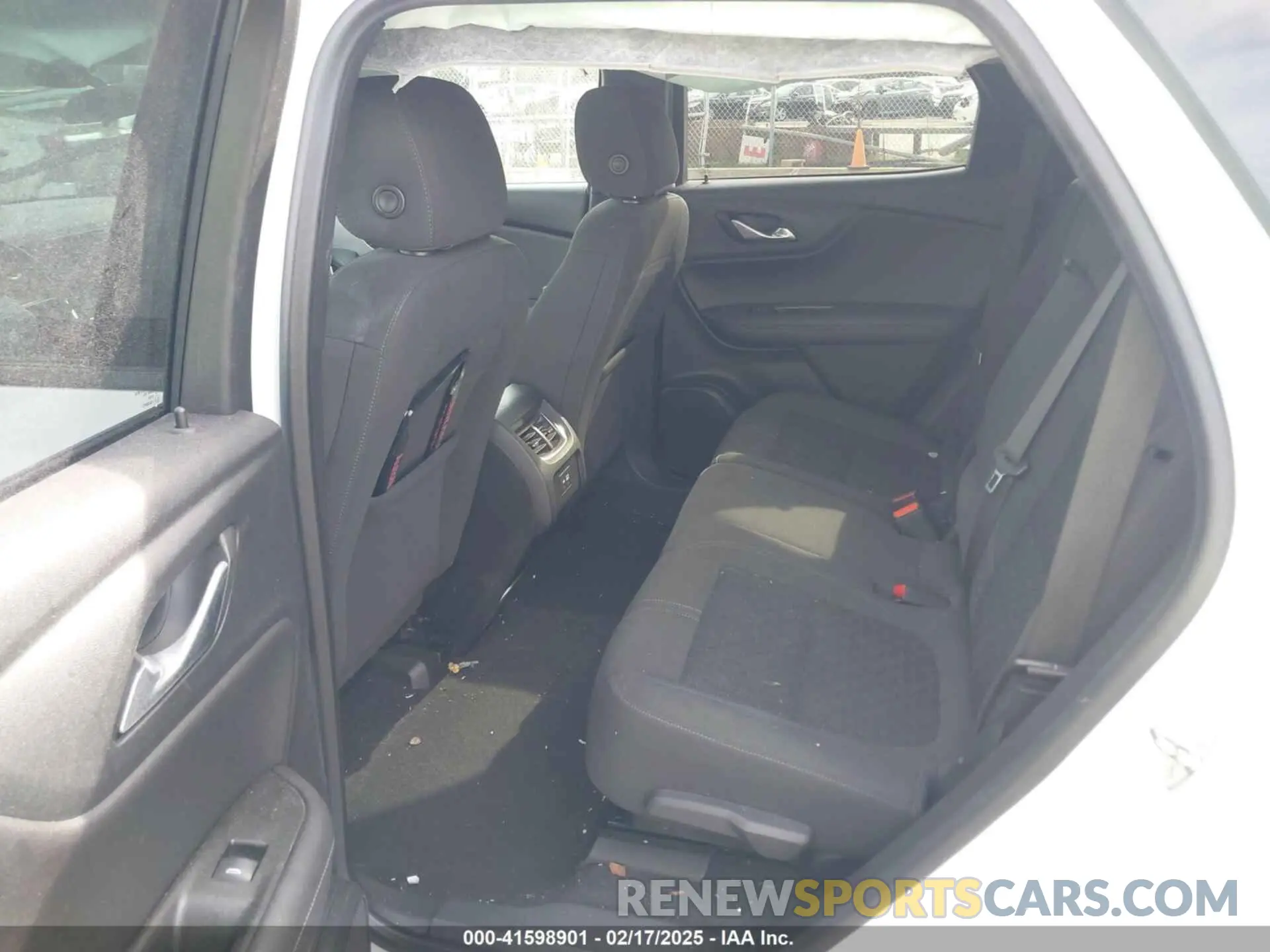 8 Фотография поврежденного автомобиля 3GNKBBRAXMS569647 CHEVROLET BLAZER 2021