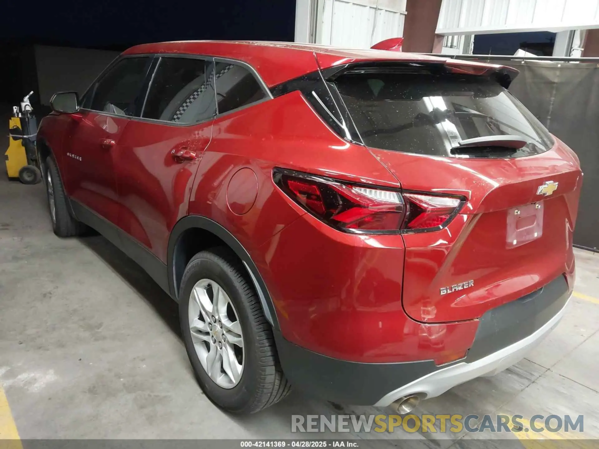 3 Фотография поврежденного автомобиля 3GNKBBRAXMS573326 CHEVROLET BLAZER 2021
