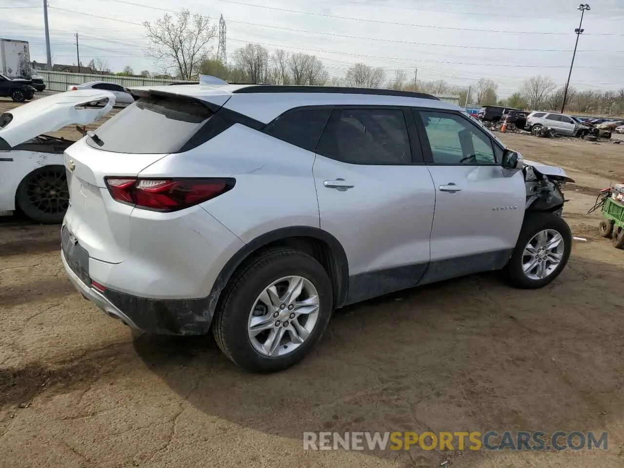 3 Фотография поврежденного автомобиля 3GNKBCRS1MS564223 CHEVROLET BLAZER 2021