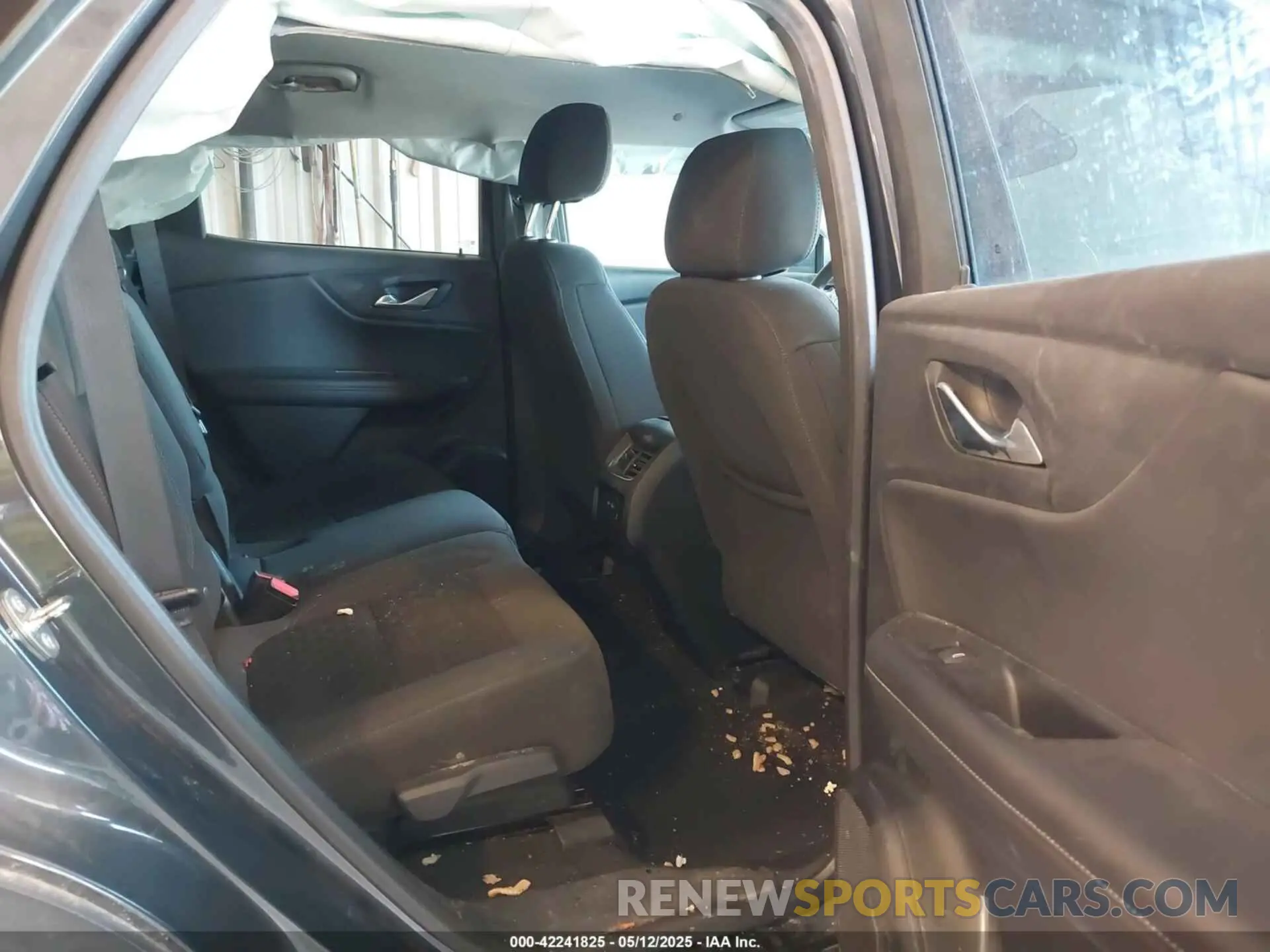 8 Photograph of a damaged car 3GNKBCRS1MS580406 CHEVROLET BLAZER 2021
