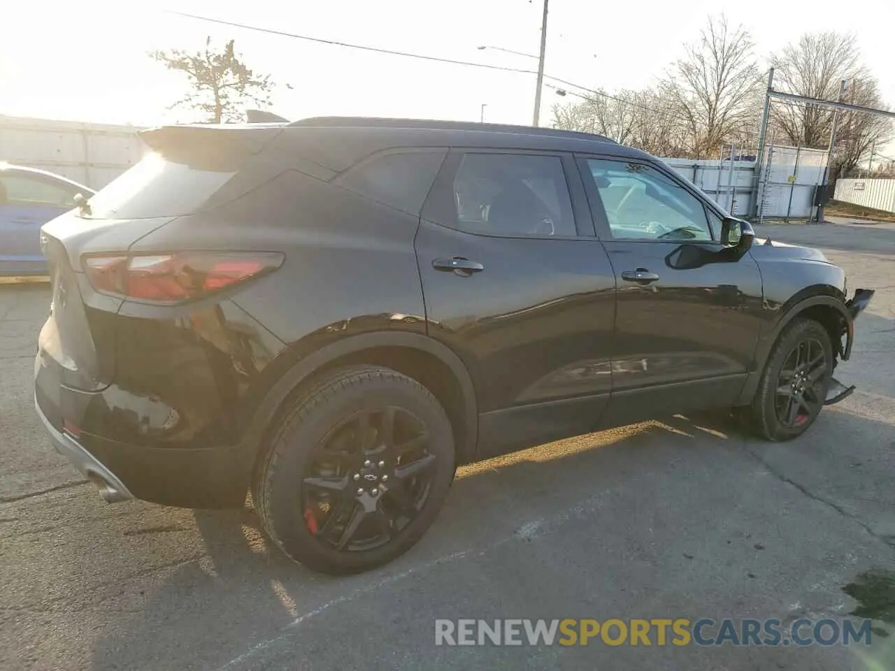 3 Photograph of a damaged car 3GNKBCRS3MS570928 CHEVROLET BLAZER 2021