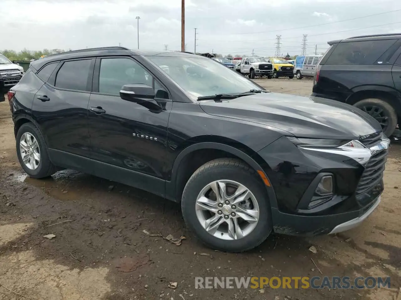4 Photograph of a damaged car 3GNKBCRS4MS513704 CHEVROLET BLAZER 2021