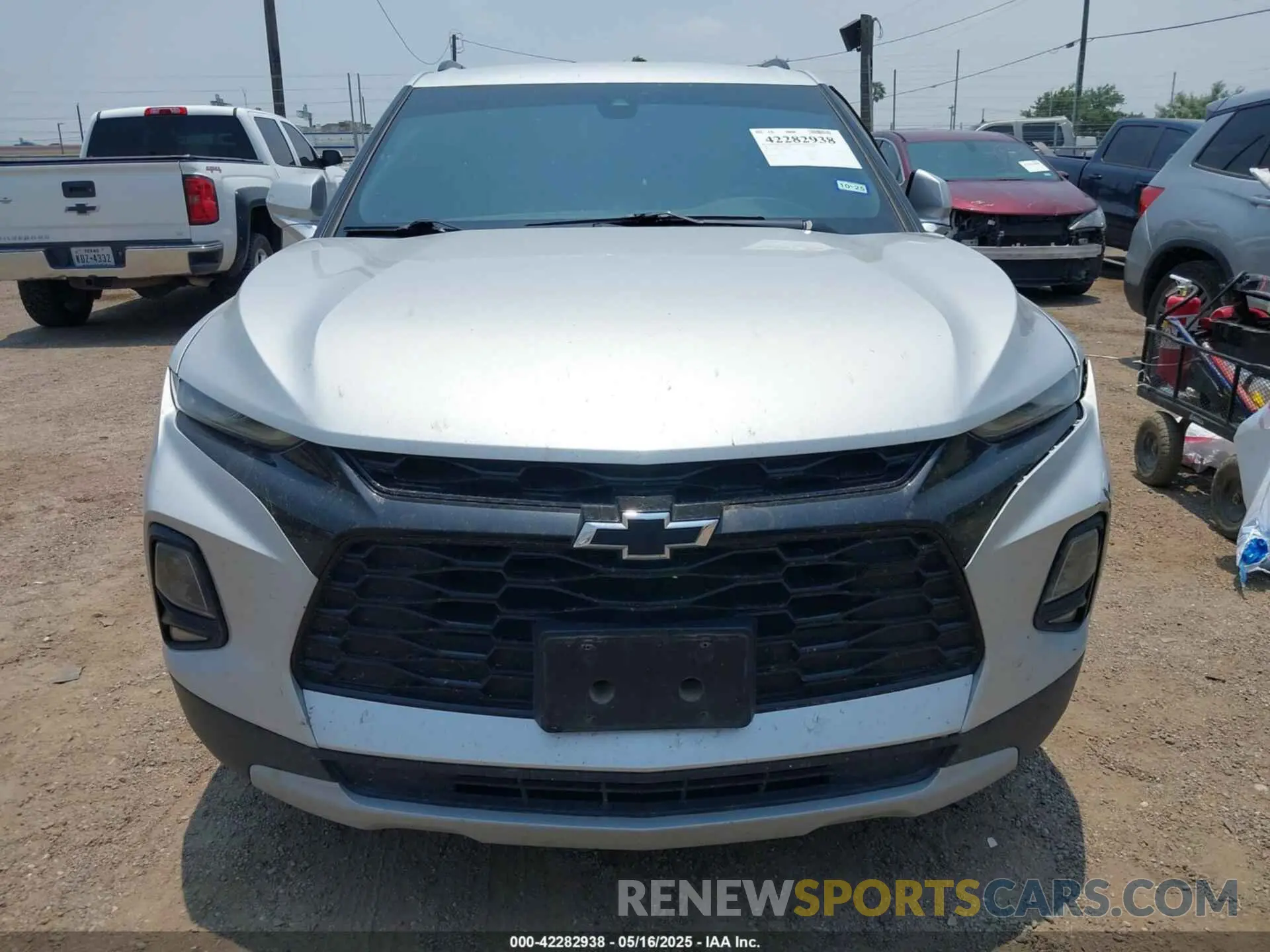 12 Фотография поврежденного автомобиля 3GNKBCRS5MS563186 CHEVROLET BLAZER 2021