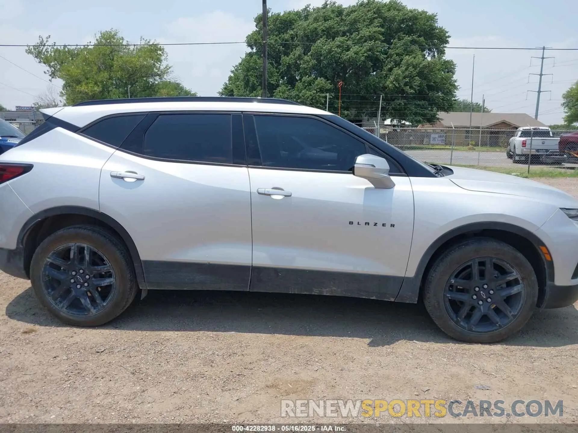 13 Фотография поврежденного автомобиля 3GNKBCRS5MS563186 CHEVROLET BLAZER 2021