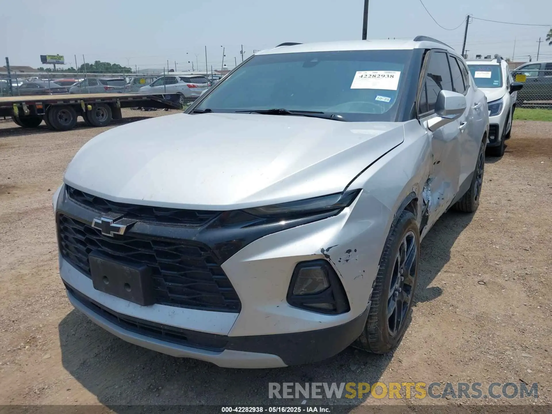 2 Фотография поврежденного автомобиля 3GNKBCRS5MS563186 CHEVROLET BLAZER 2021
