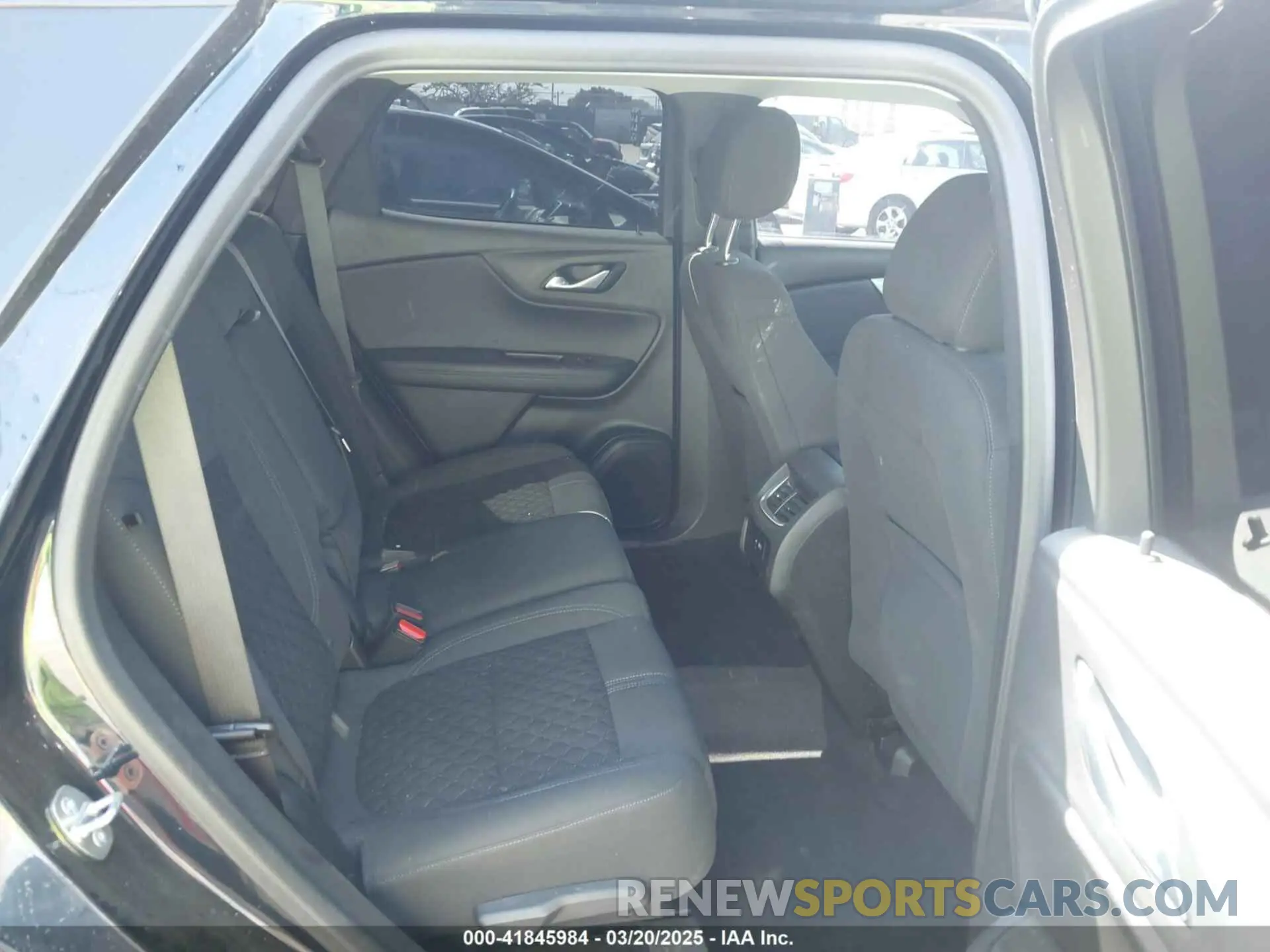 8 Фотография поврежденного автомобиля 3GNKBCRS6MS500419 CHEVROLET BLAZER 2021