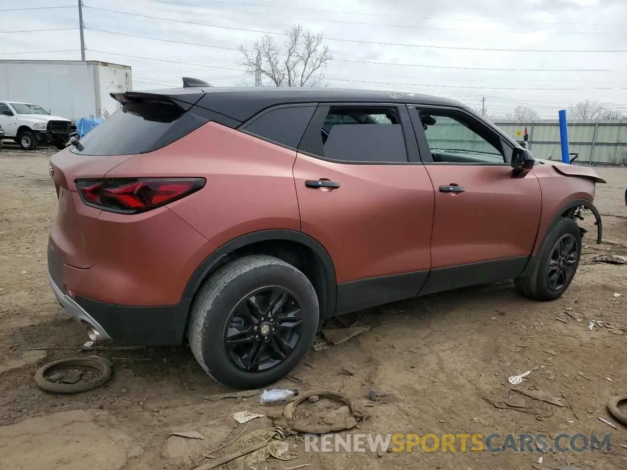 3 Фотография поврежденного автомобиля 3GNKBCRS6MS570213 CHEVROLET BLAZER 2021