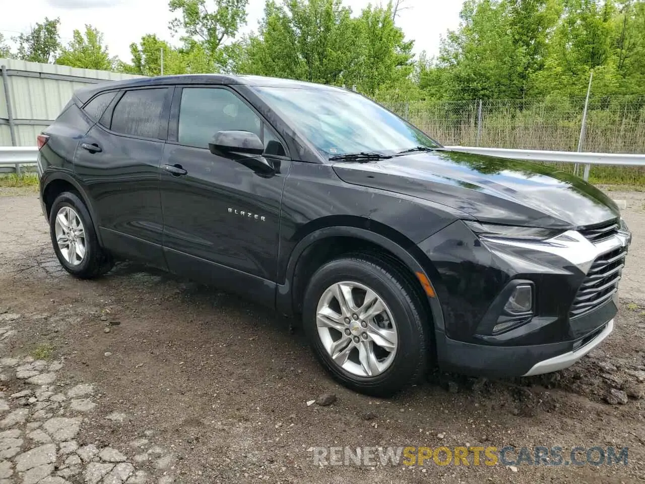 4 Фотография поврежденного автомобиля 3GNKBCRS7MS567112 CHEVROLET BLAZER 2021