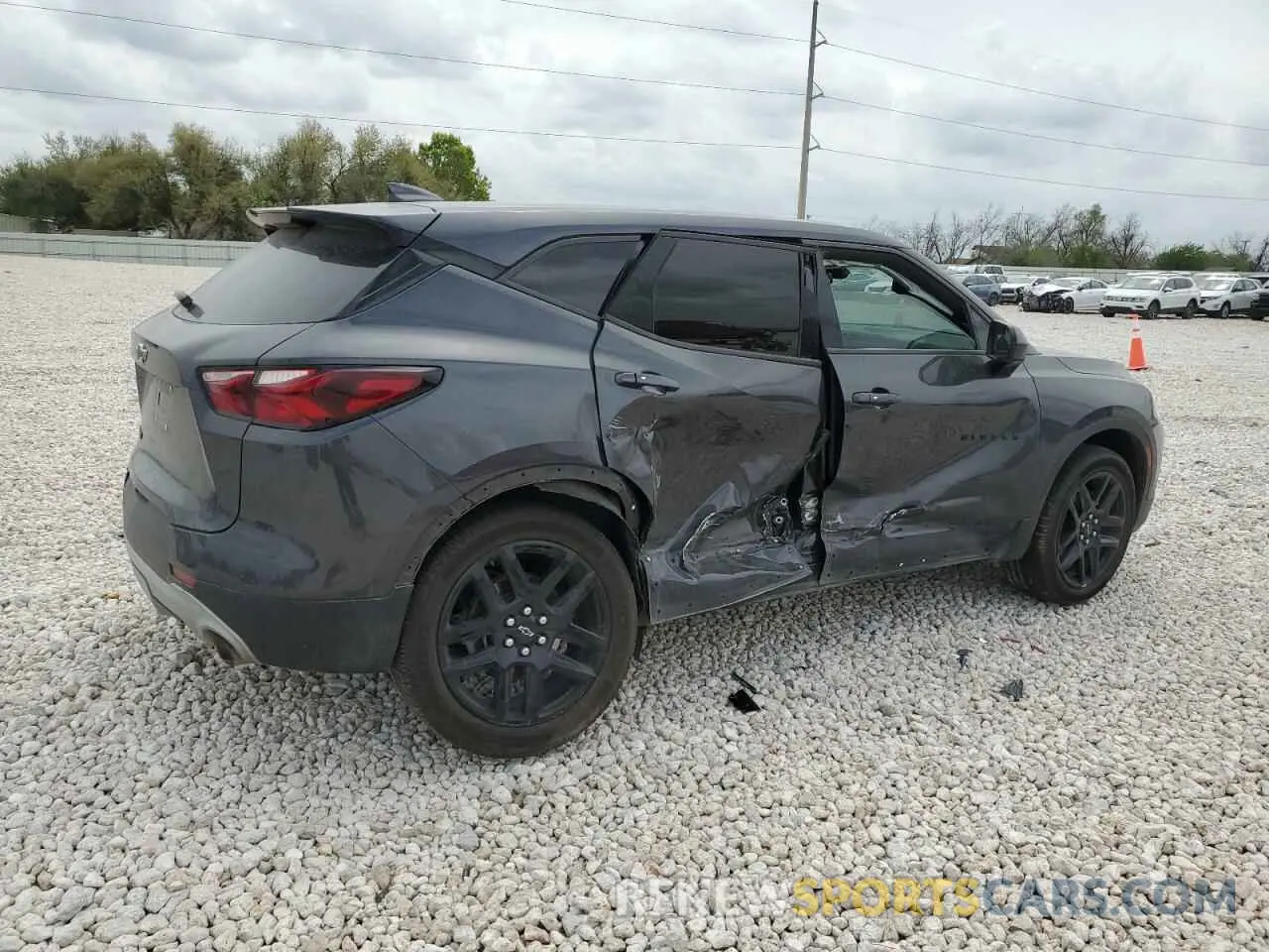 3 Фотография поврежденного автомобиля 3GNKBCRS7MS575646 CHEVROLET BLAZER 2021
