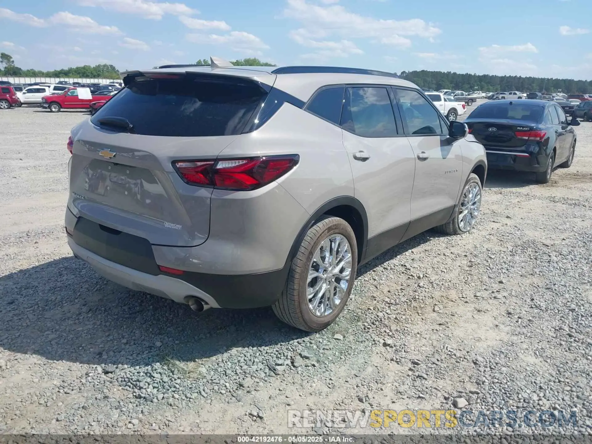 4 Фотография поврежденного автомобиля 3GNKBCRS9MS582176 CHEVROLET BLAZER 2021