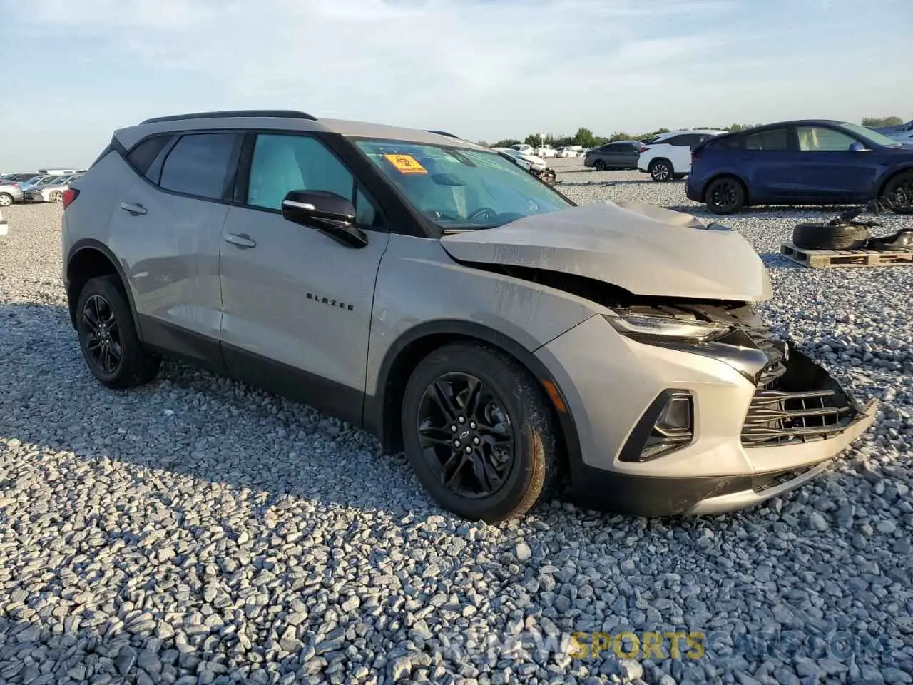 4 Фотография поврежденного автомобиля 3GNKBDRS1MS559092 CHEVROLET BLAZER 2021