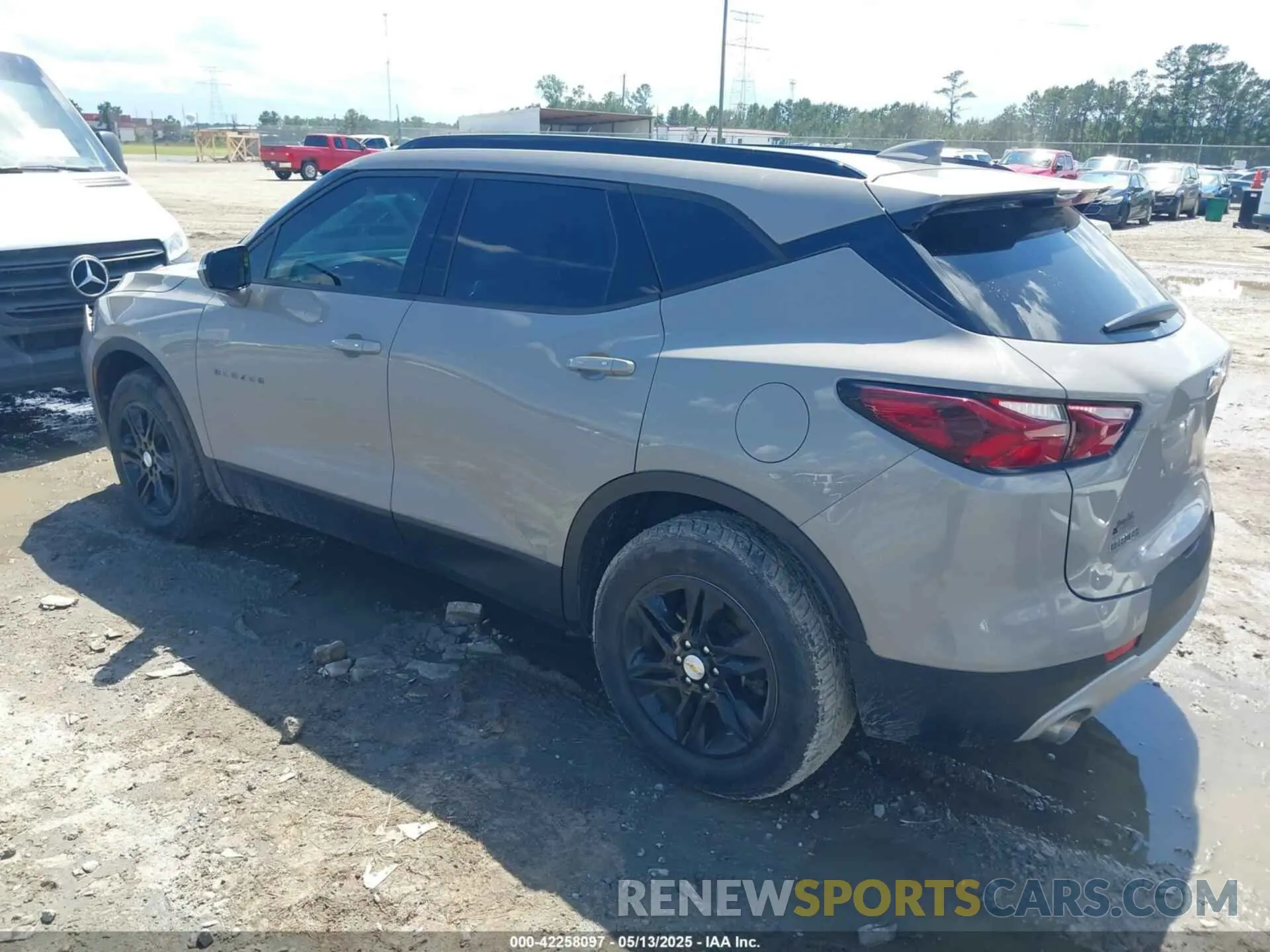 3 Photograph of a damaged car 3GNKBDRS5MS502636 CHEVROLET BLAZER 2021
