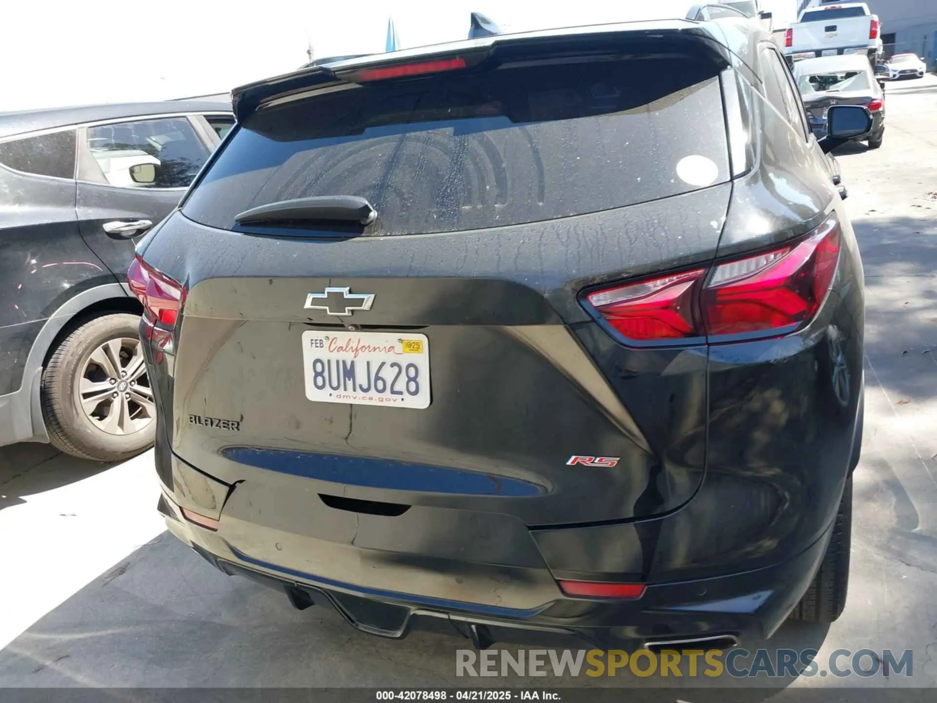 17 Photograph of a damaged car 3GNKBERS4MS523208 CHEVROLET BLAZER 2021