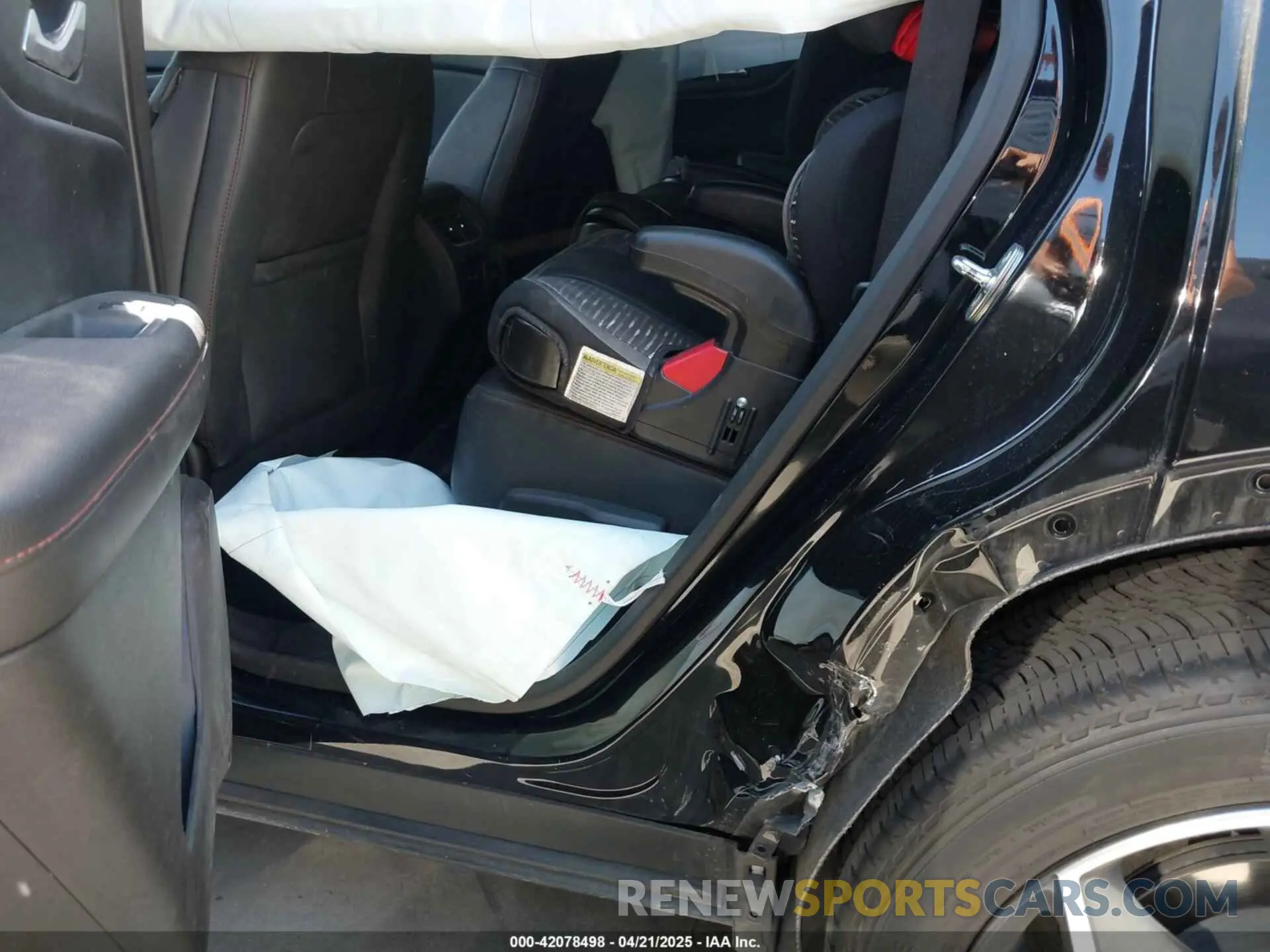 18 Photograph of a damaged car 3GNKBERS4MS523208 CHEVROLET BLAZER 2021