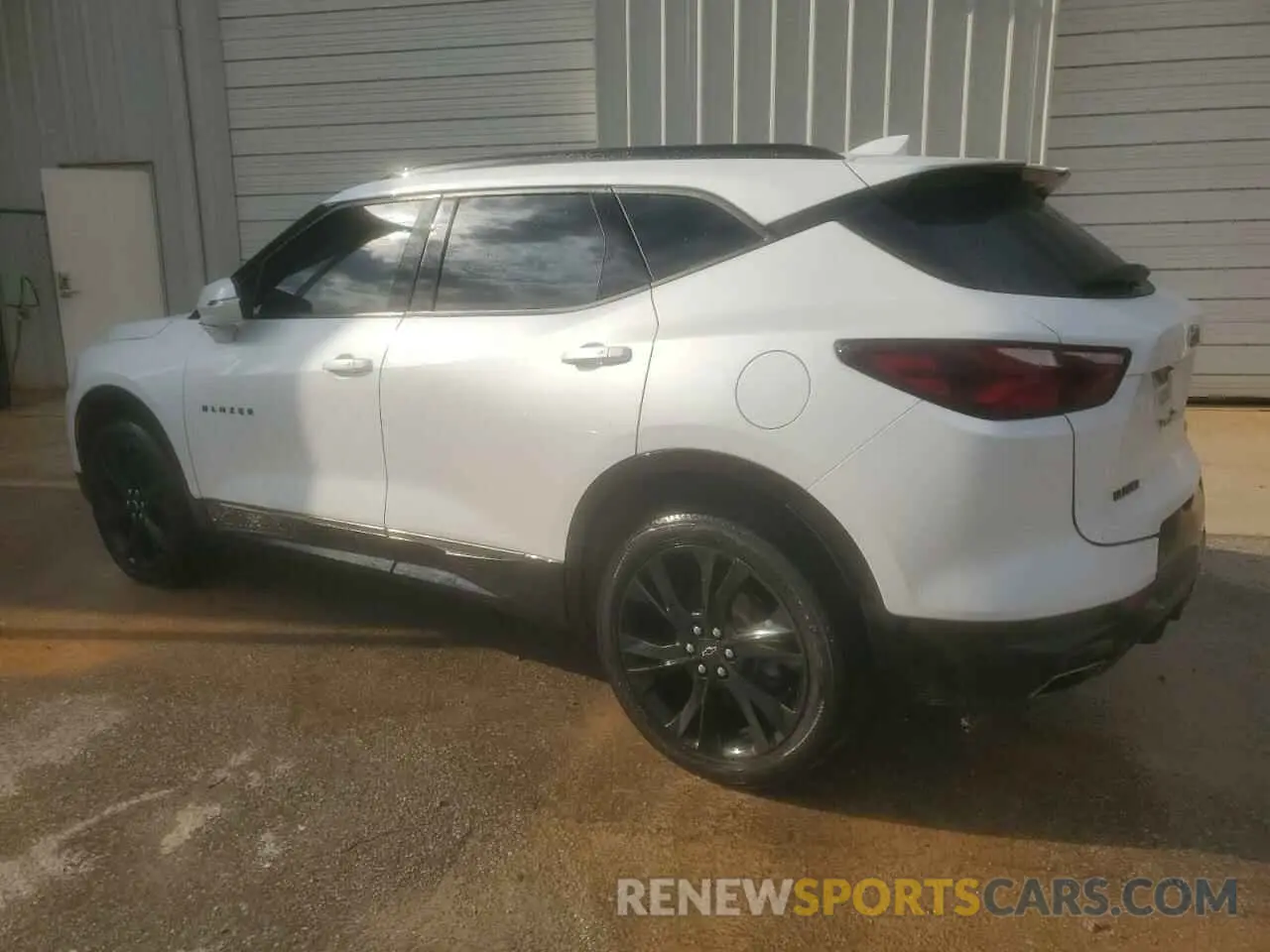 2 Photograph of a damaged car 3GNKBERS9MS571402 CHEVROLET BLAZER 2021