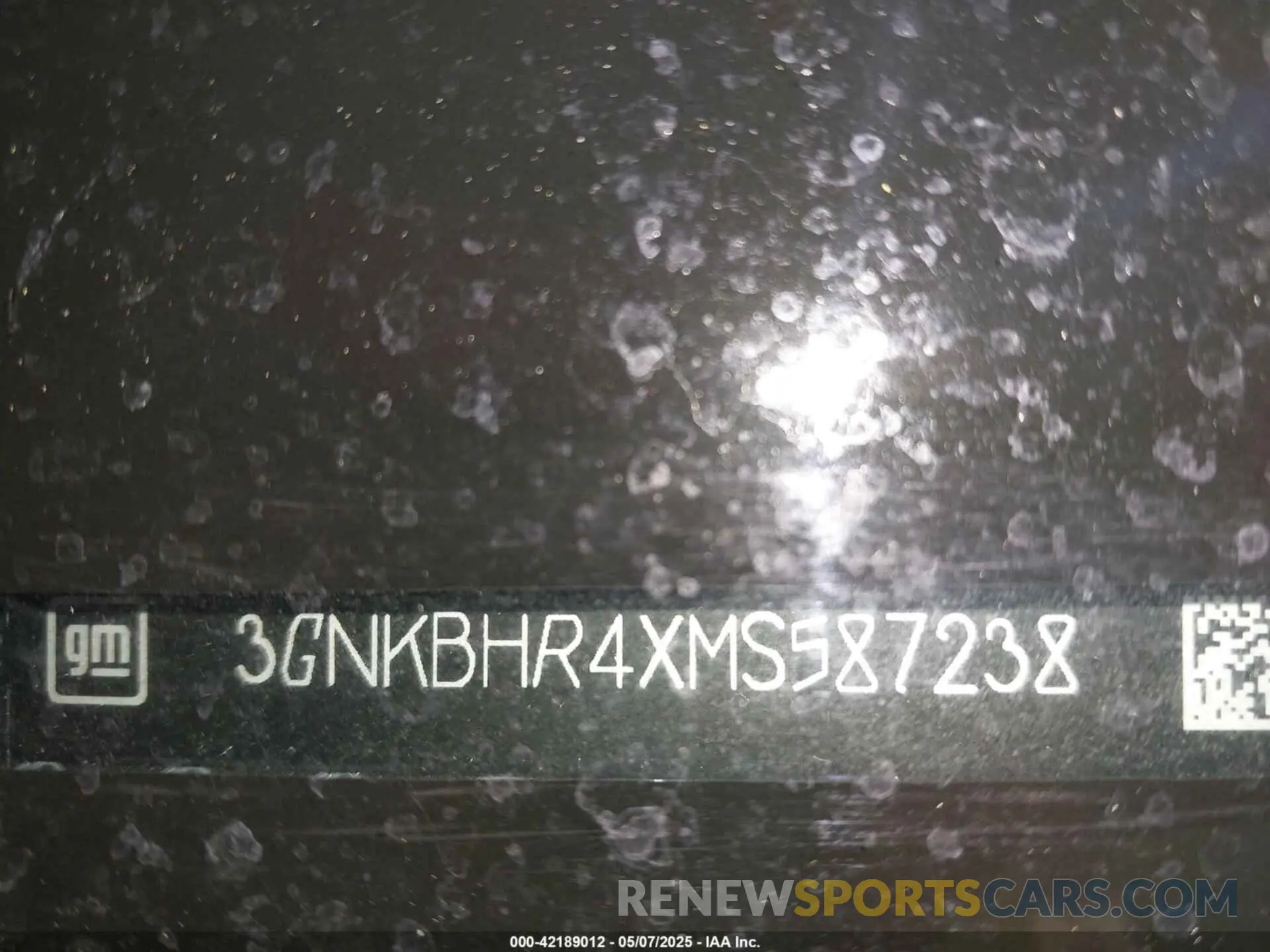 17 Photograph of a damaged car 3GNKBHR4XMS587238 CHEVROLET BLAZER 2021
