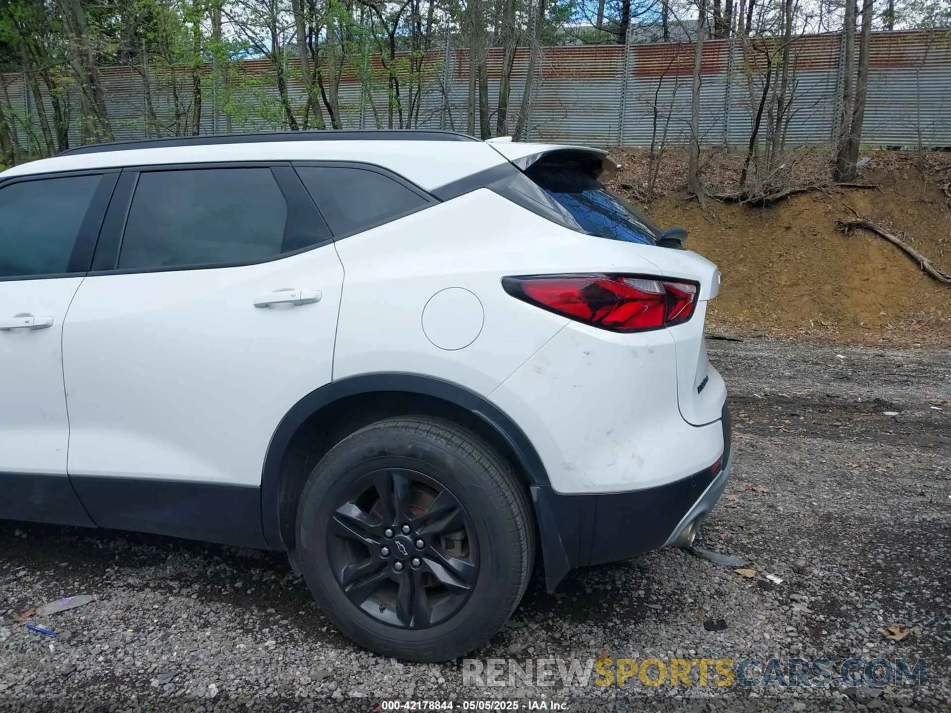 12 Photograph of a damaged car 3GNKBHRS1MS569998 CHEVROLET BLAZER 2021