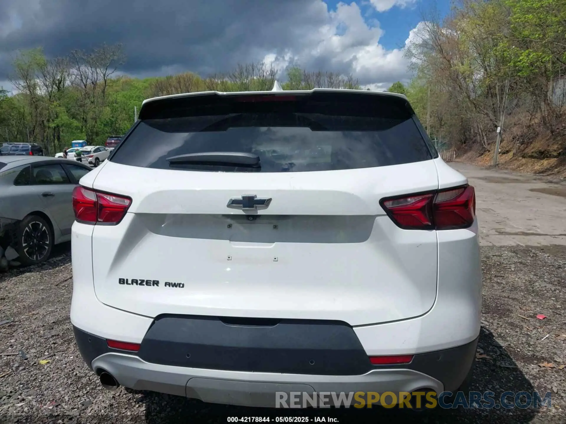 17 Photograph of a damaged car 3GNKBHRS1MS569998 CHEVROLET BLAZER 2021