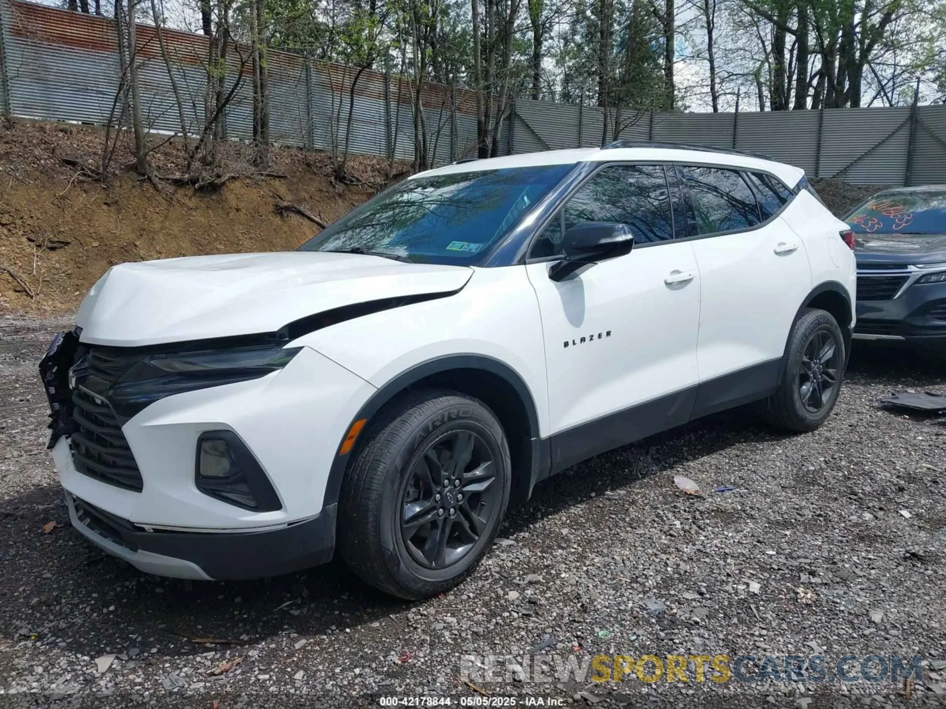 2 Photograph of a damaged car 3GNKBHRS1MS569998 CHEVROLET BLAZER 2021