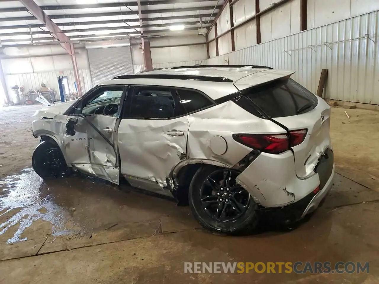 2 Photograph of a damaged car 3GNKBHRS2MS550540 CHEVROLET BLAZER 2021
