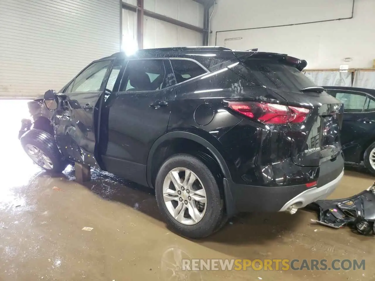 2 Photograph of a damaged car 3GNKBHRS4MS524957 CHEVROLET BLAZER 2021
