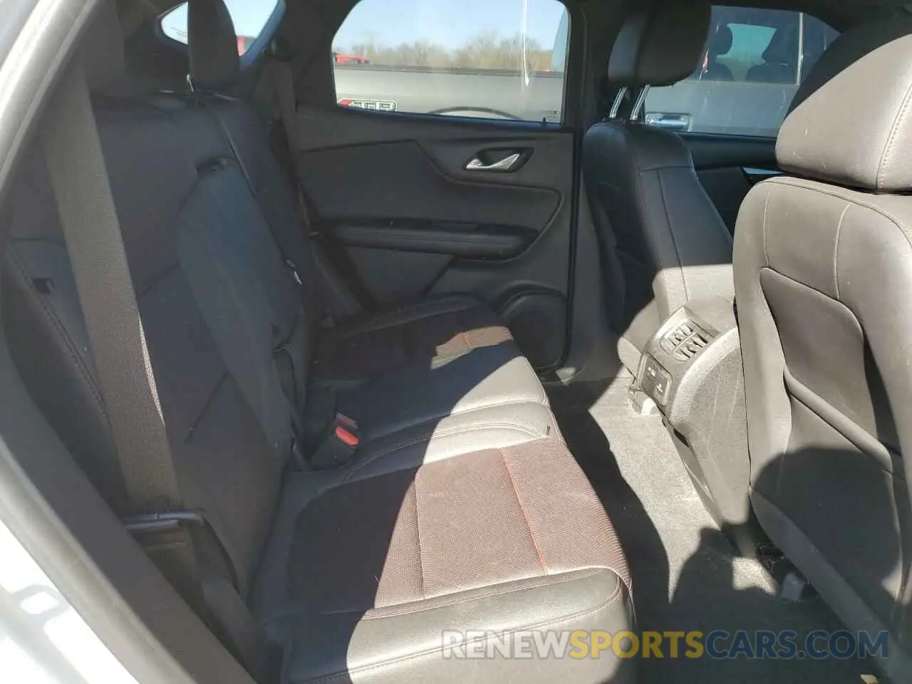 11 Фотография поврежденного автомобиля 3GNKBKRS0MS531711 CHEVROLET BLAZER 2021