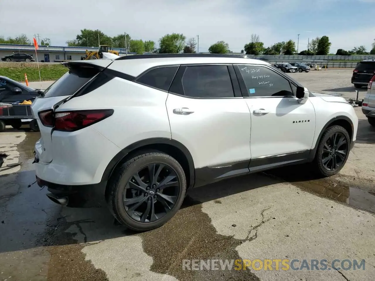 3 Photograph of a damaged car 3GNKBKRS3MS548714 CHEVROLET BLAZER 2021